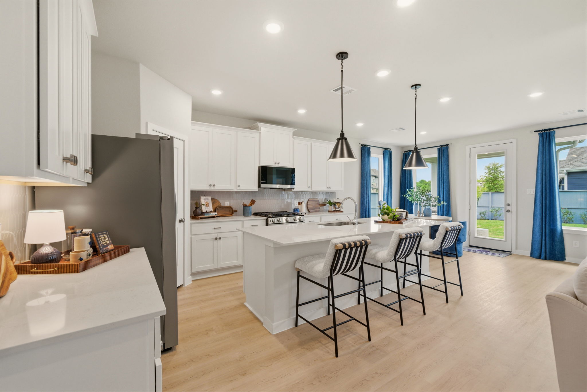 A kitchen with white cabinets.