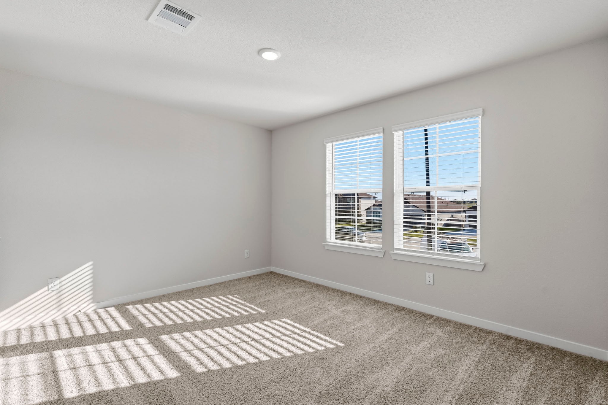 A room with a rug and a window.