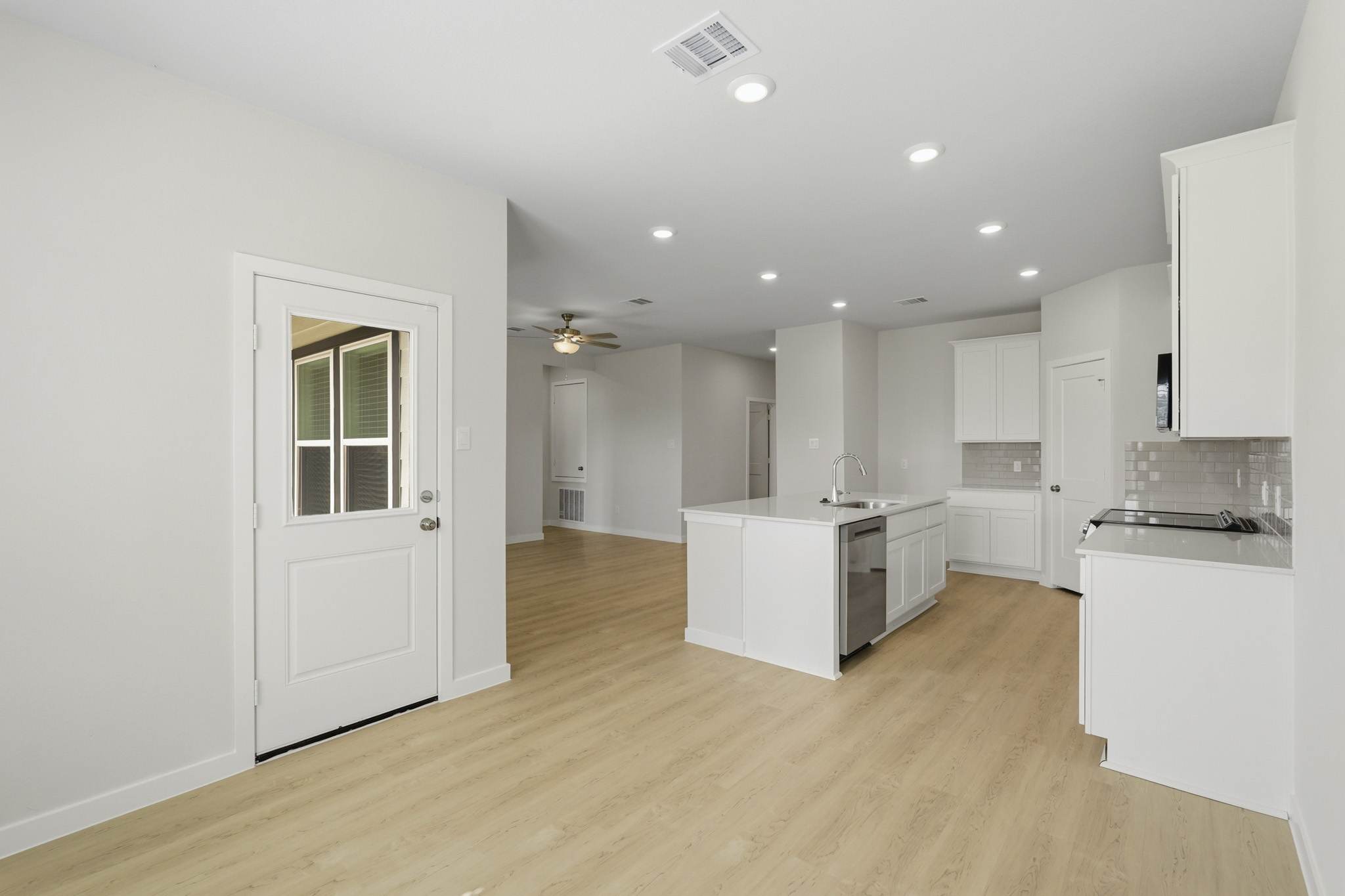 A kitchen with white cabinets.