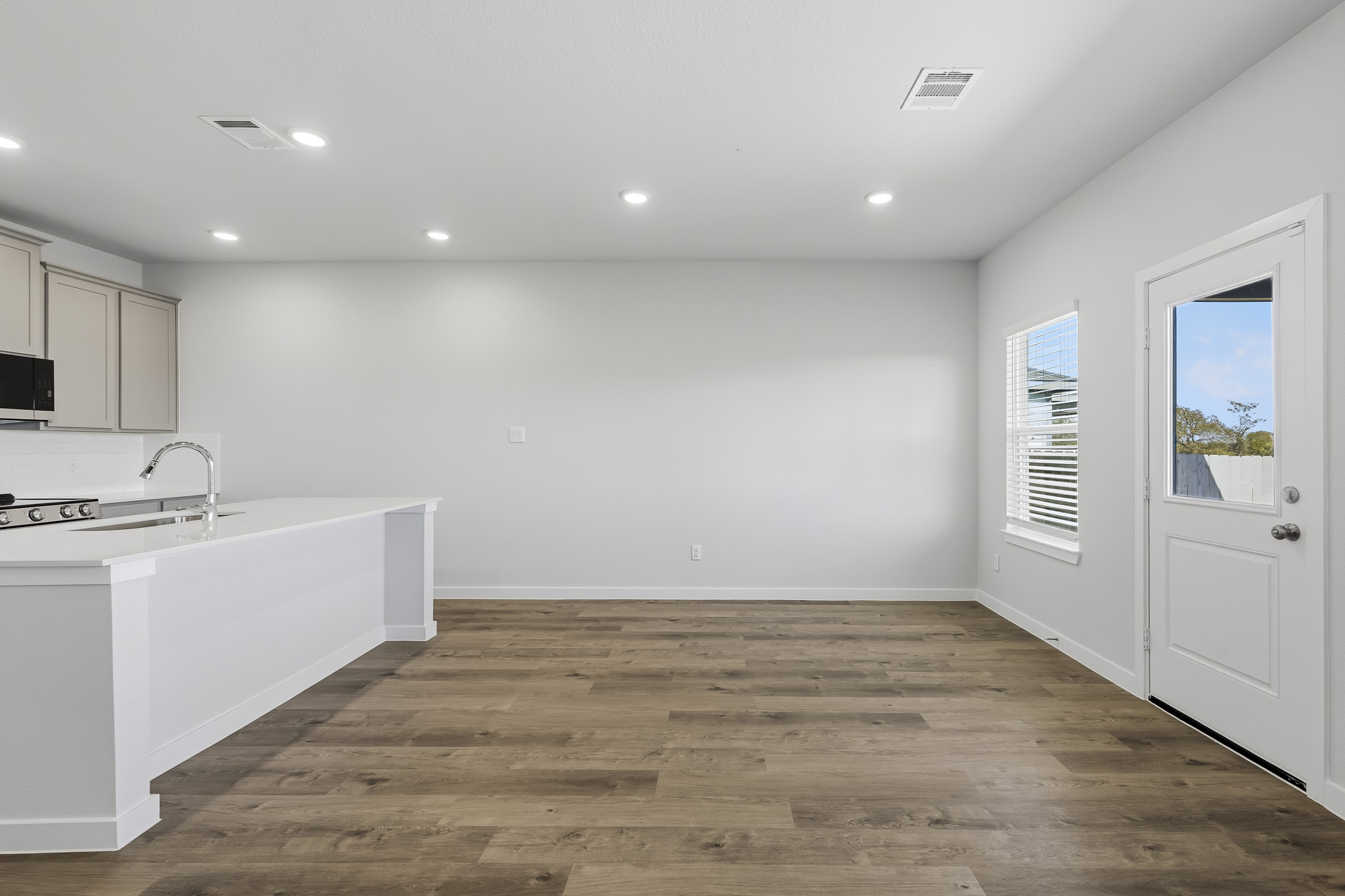 A kitchen with white cabinets.