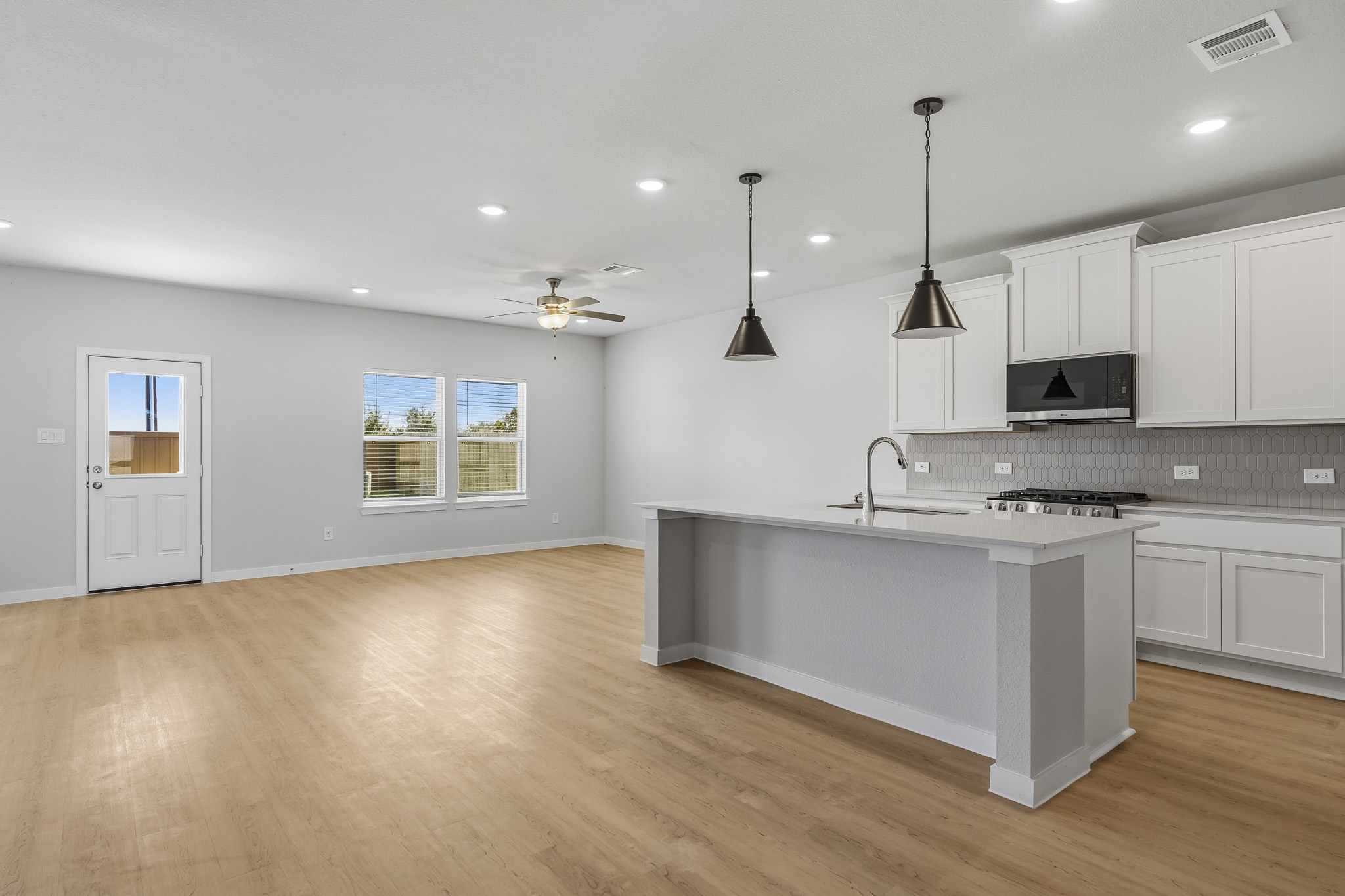 A kitchen with white cabinets.