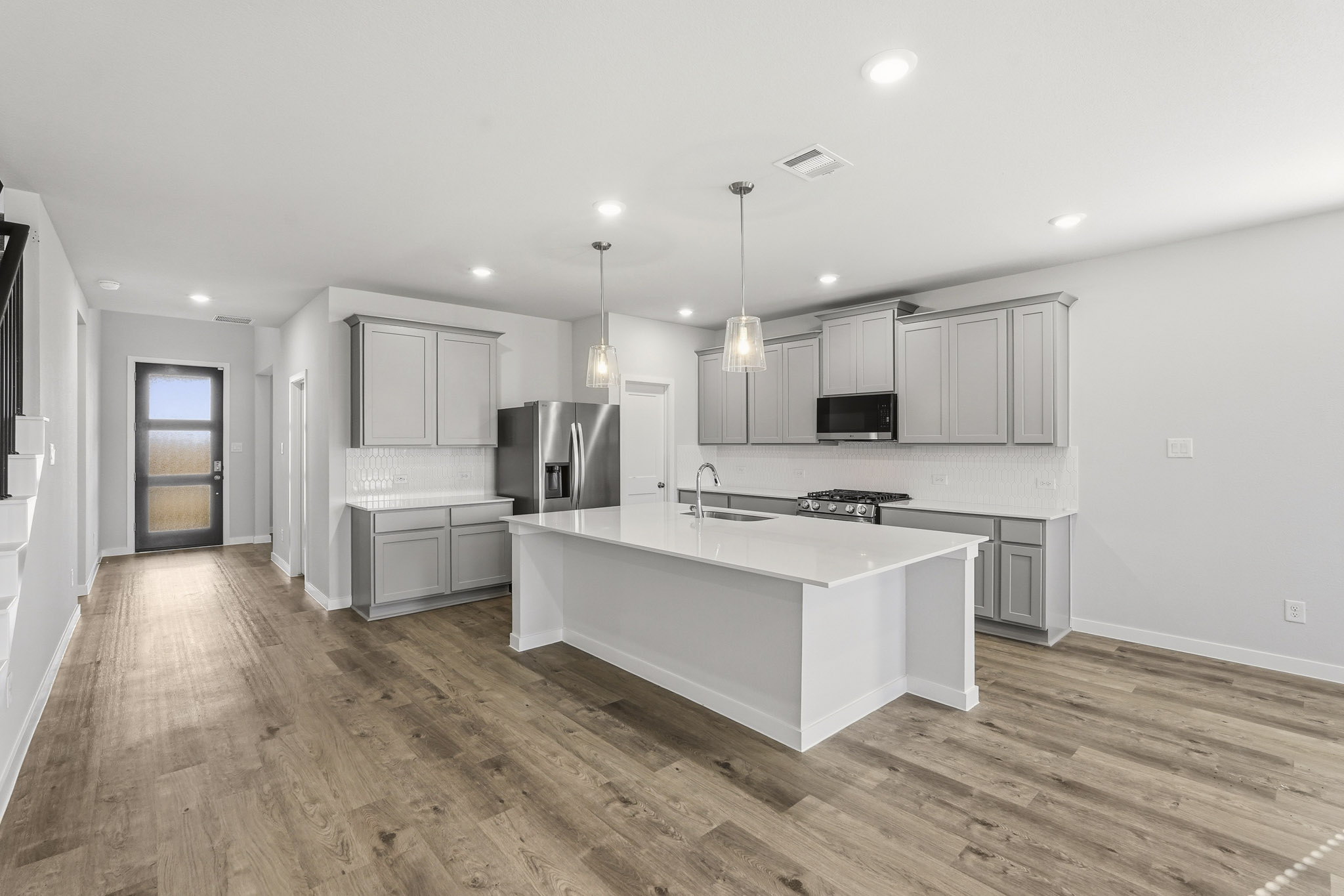A kitchen with white cabinets.