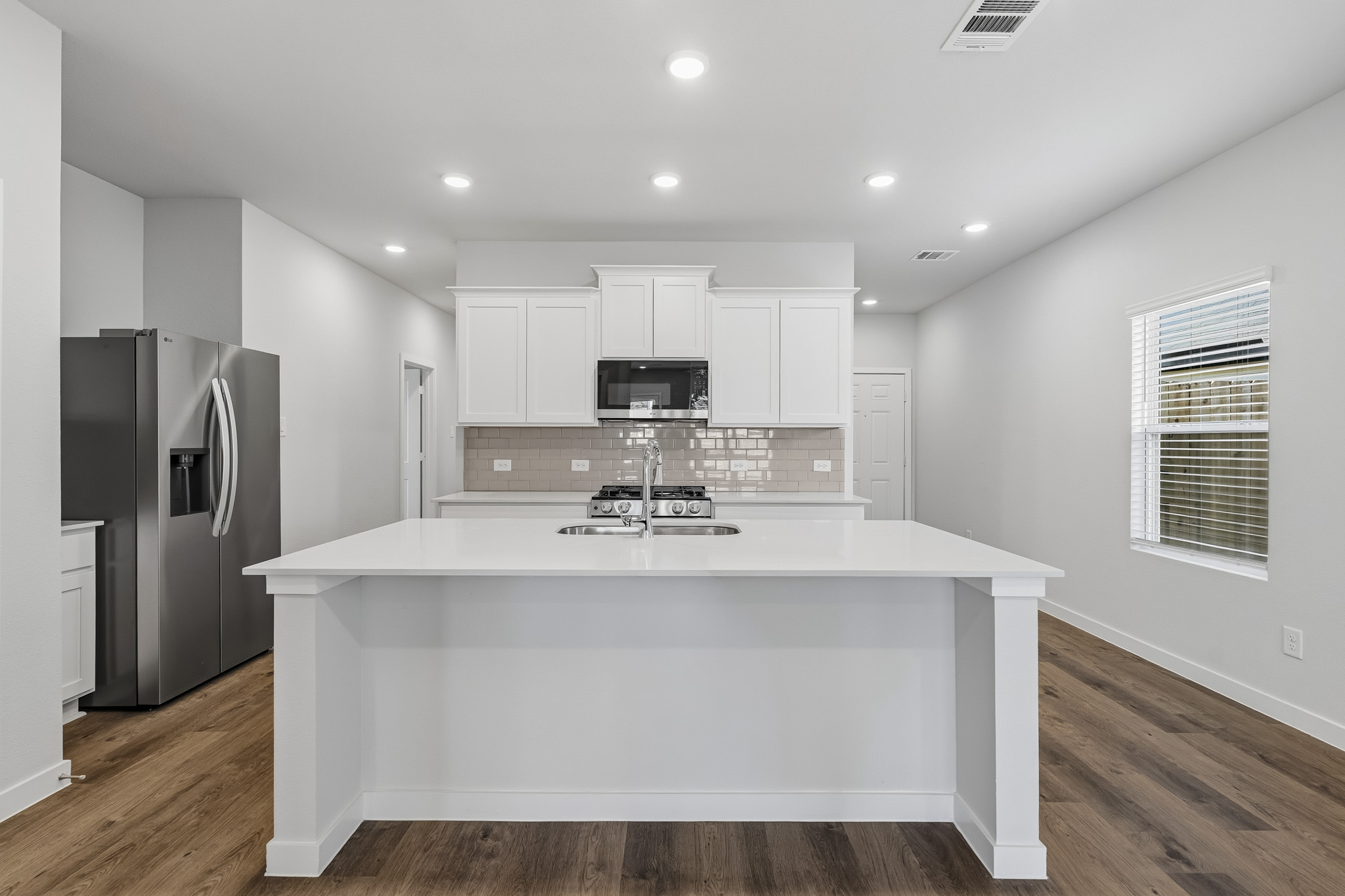 A kitchen with white cabinets.