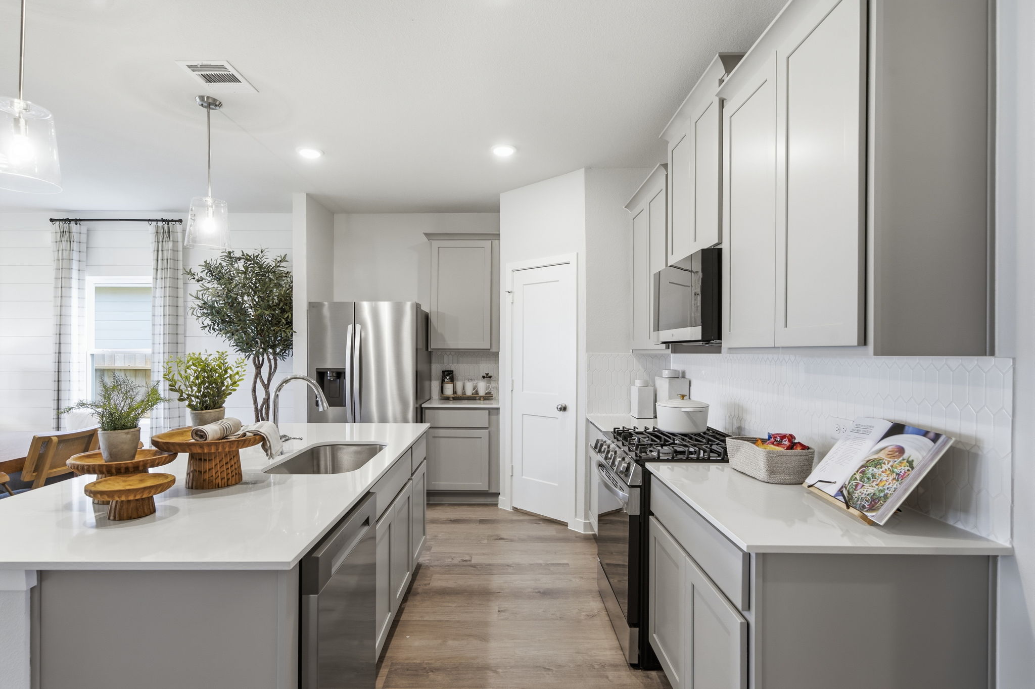 A kitchen with white cabinets.