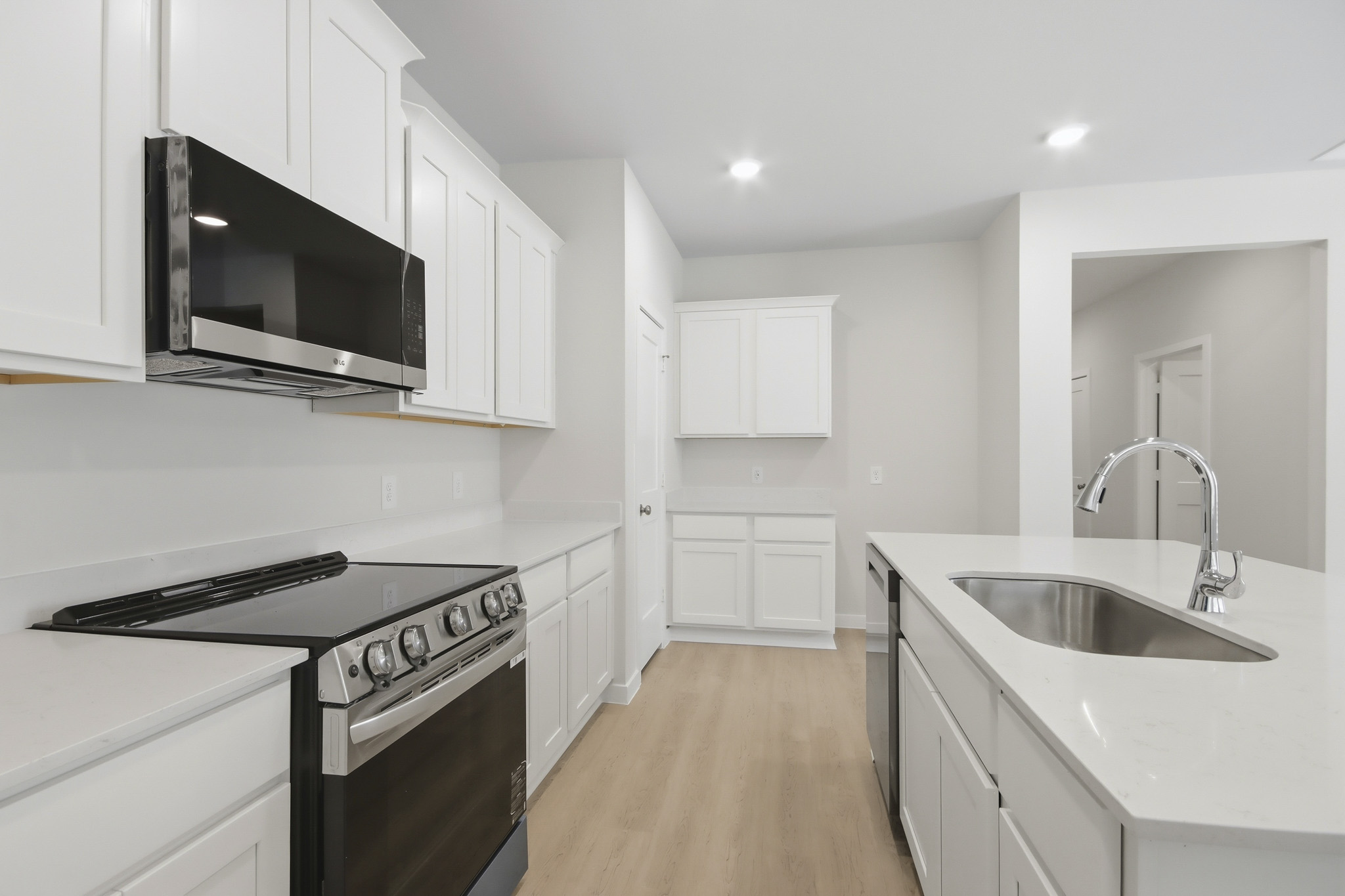 A kitchen with white cabinets.