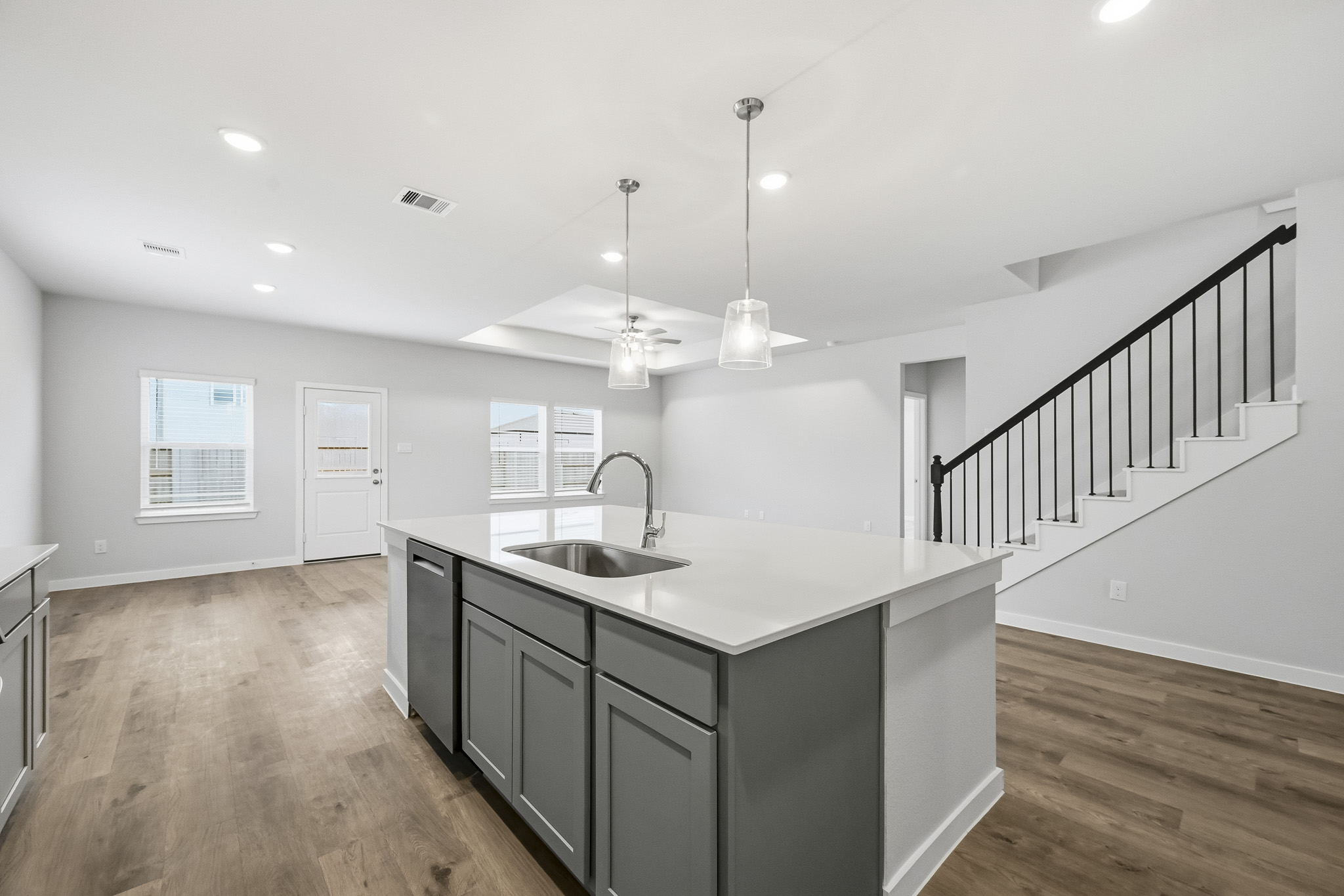 A kitchen with a large white kitchen.