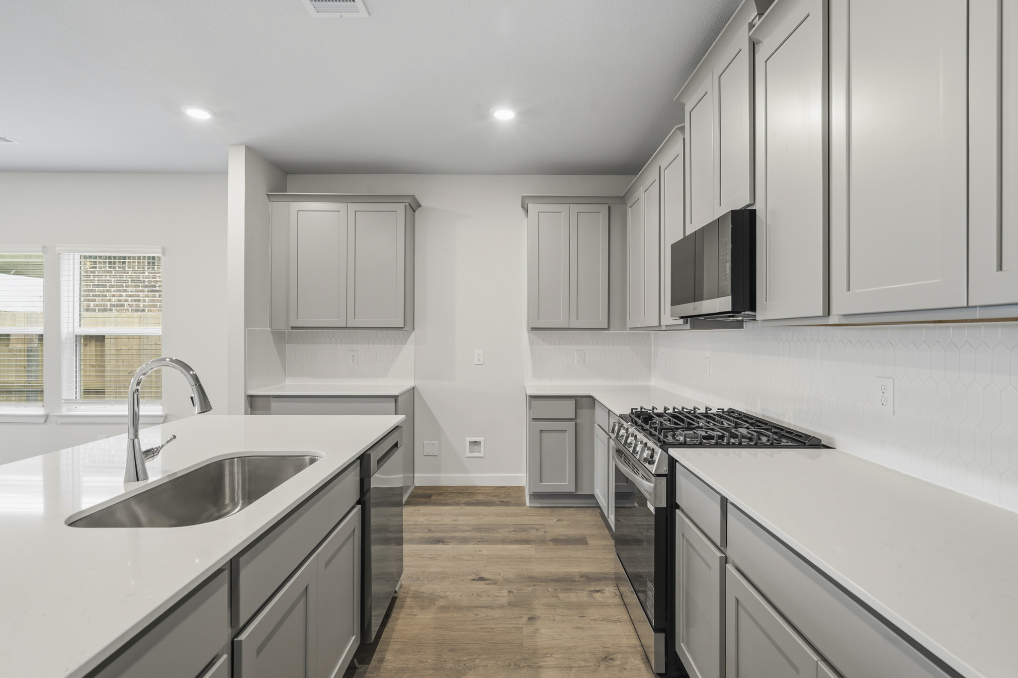 A kitchen with white cabinets.