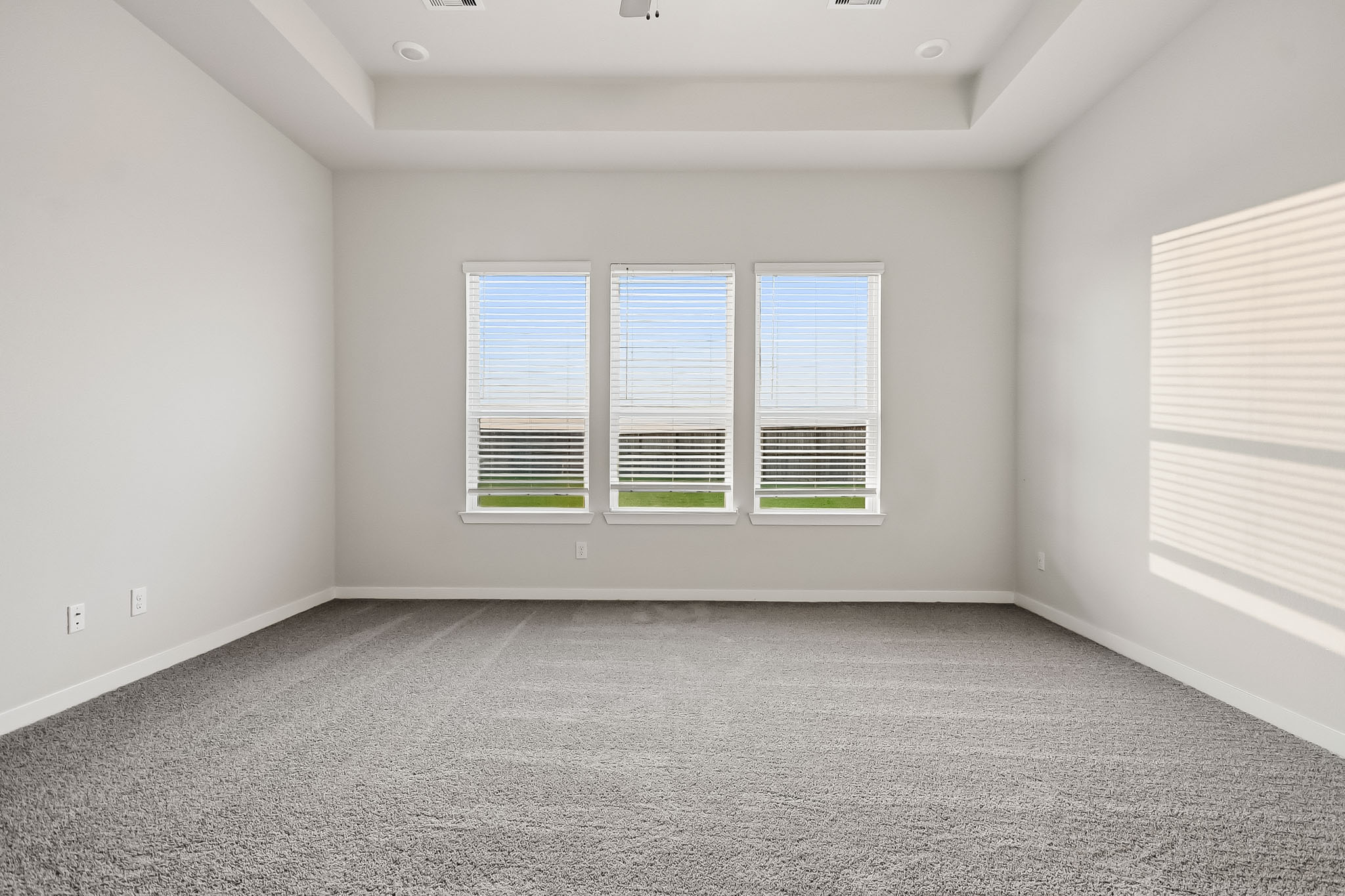 A room with windows.