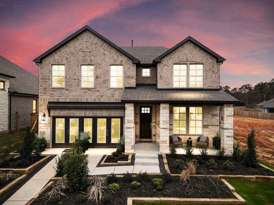 A house with a large front yard with Martin Luther King Jr. National Historic Site in the background.