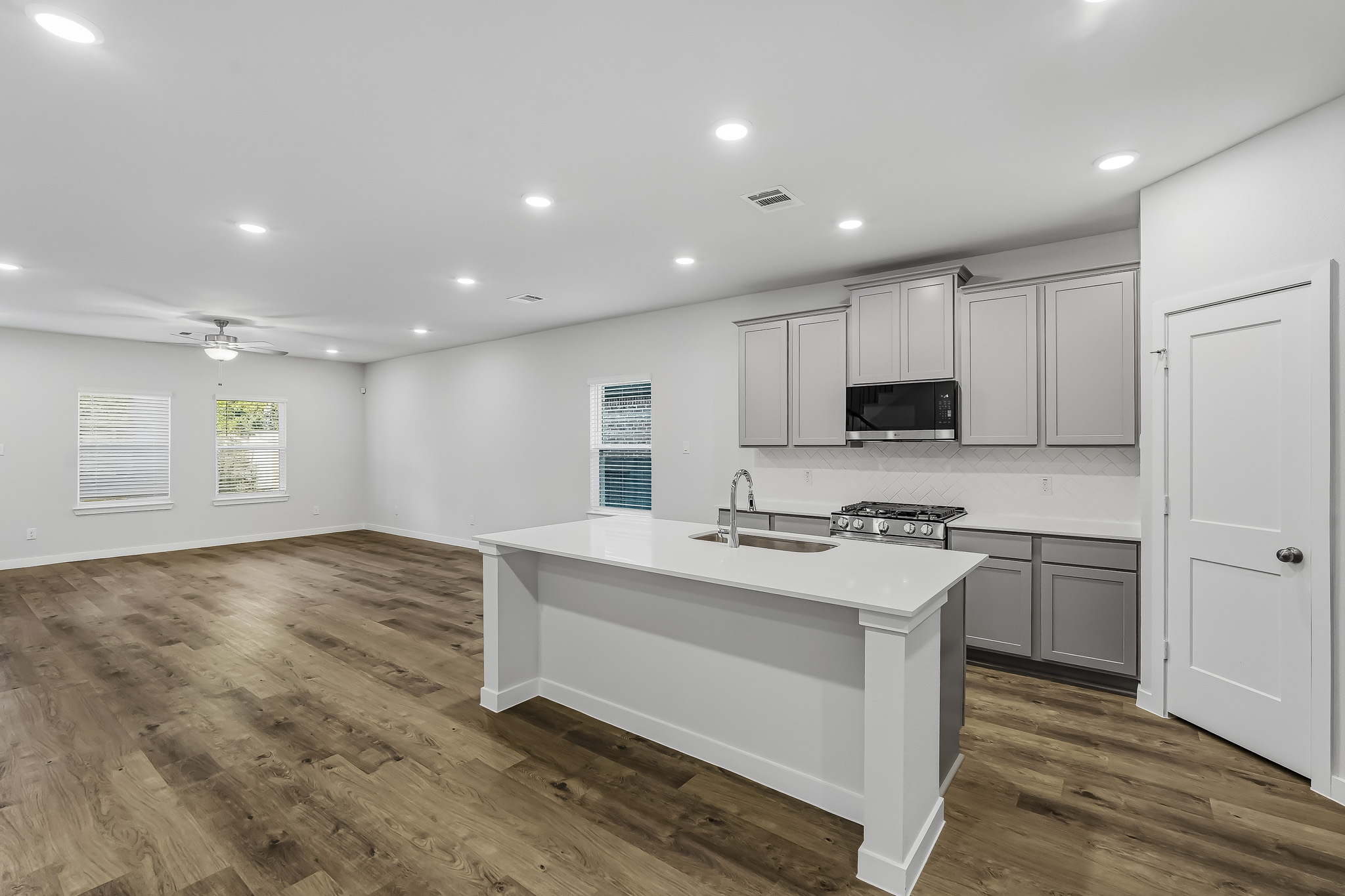 A kitchen with white cabinets.