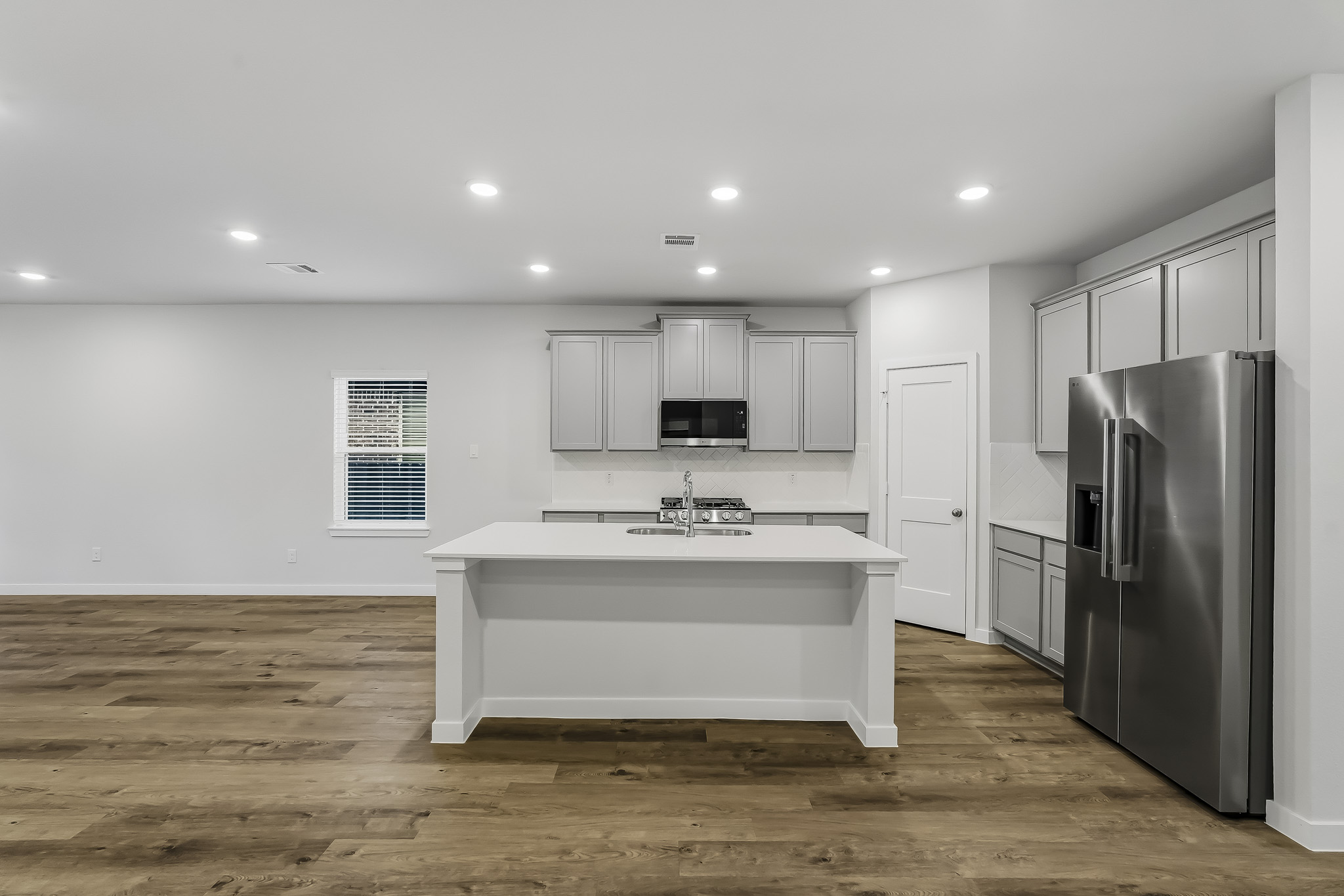 A kitchen with white cabinets.