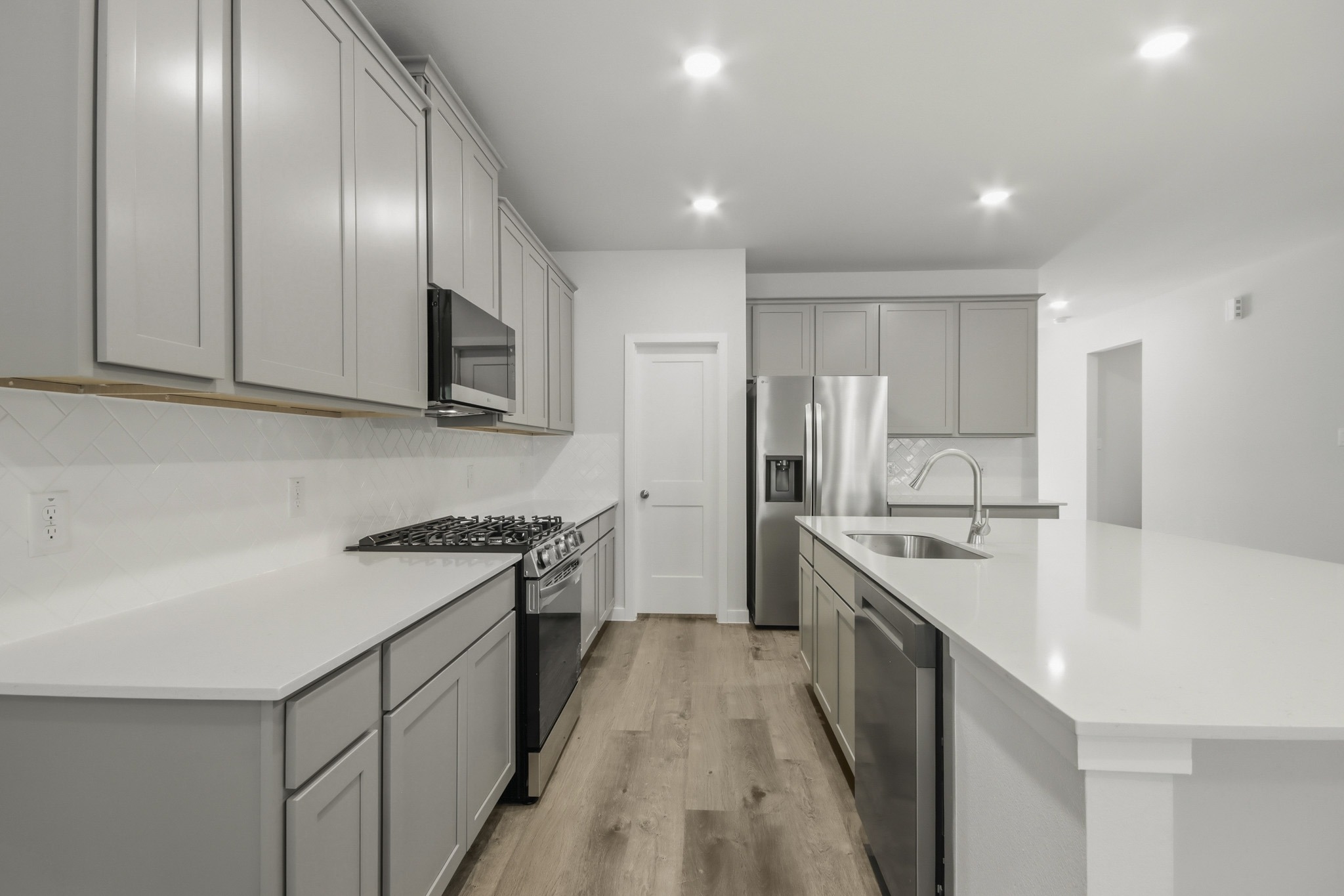 A kitchen with white cabinets.