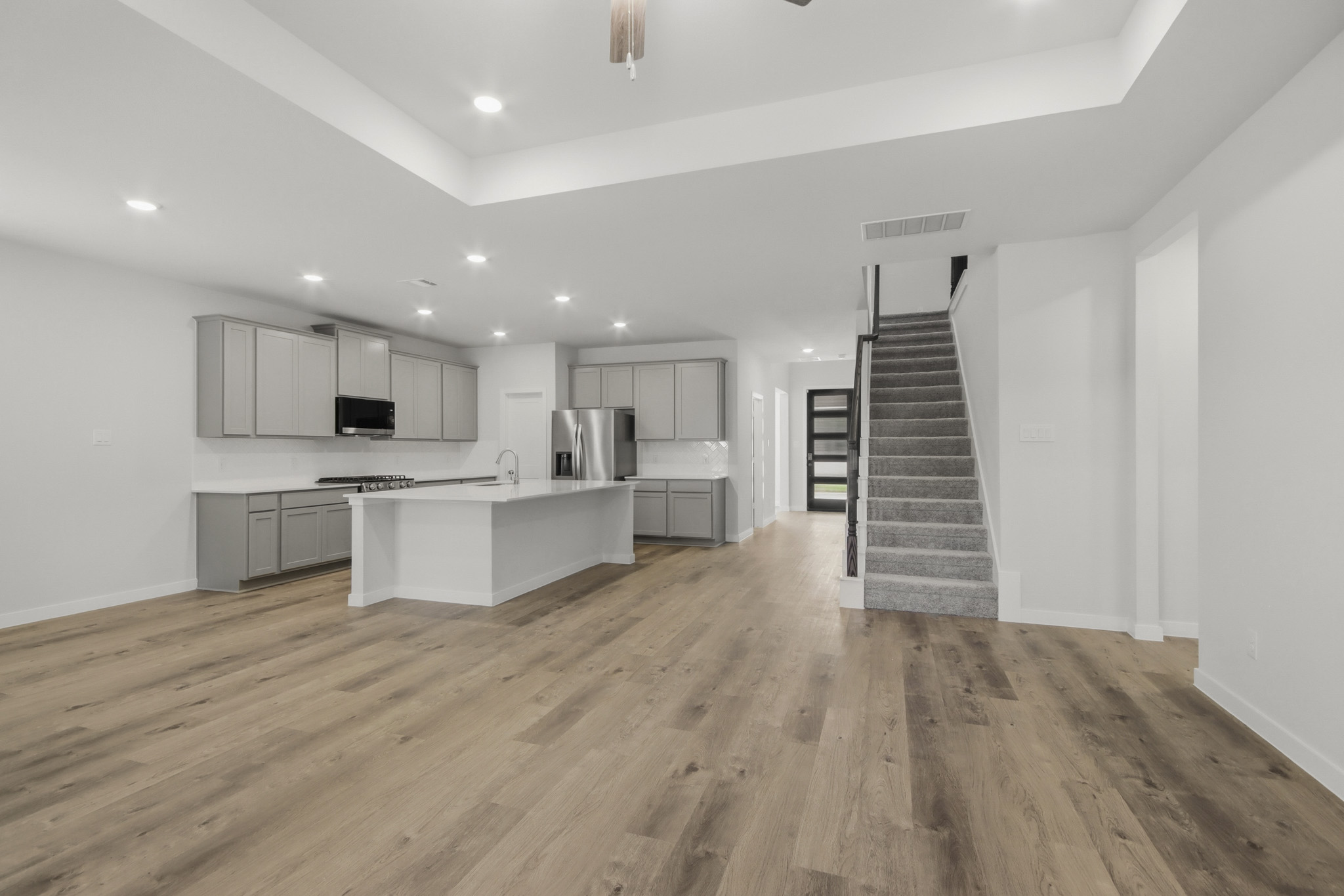 A kitchen with white cabinets.