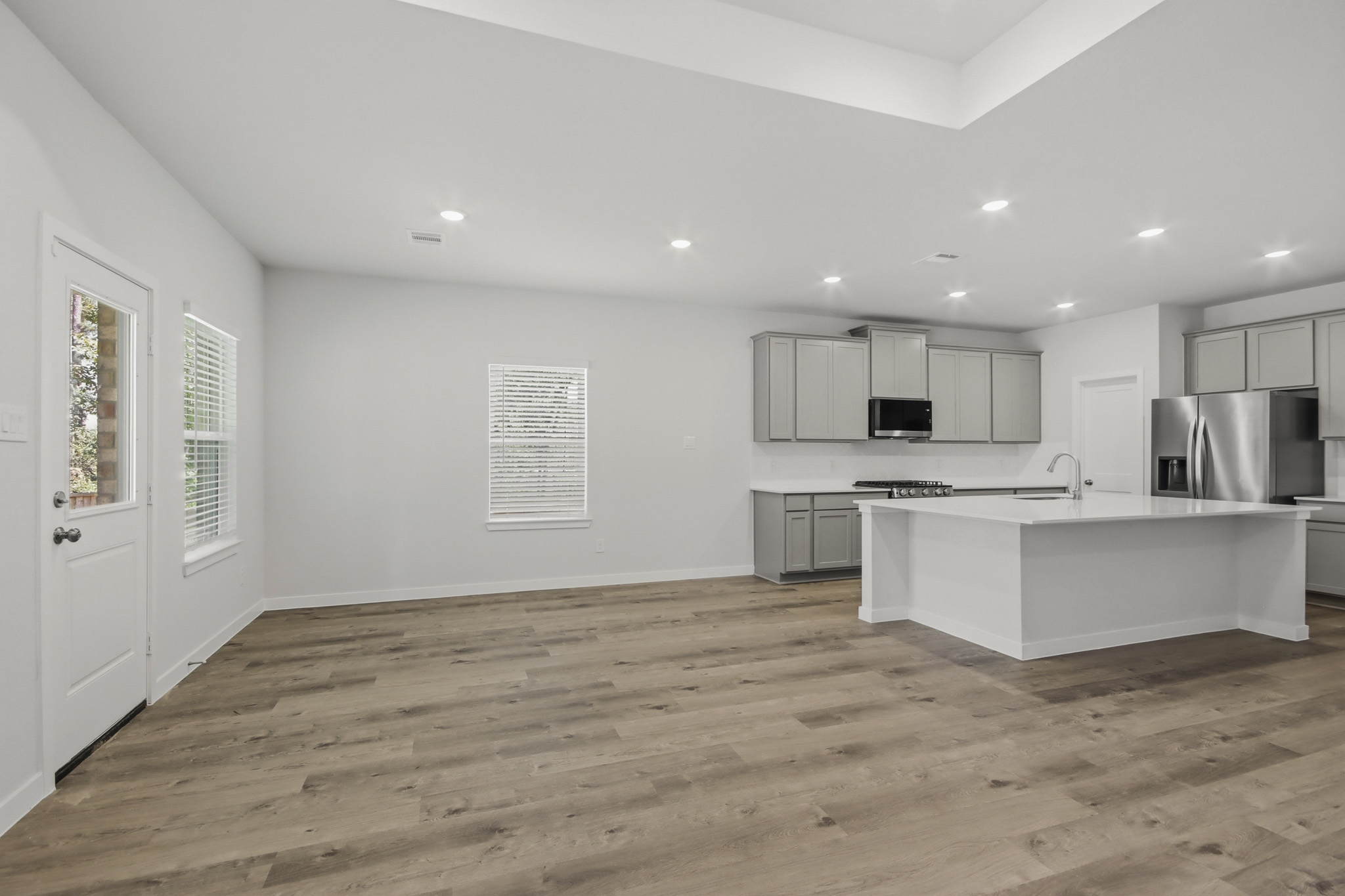 A kitchen with white cabinets.