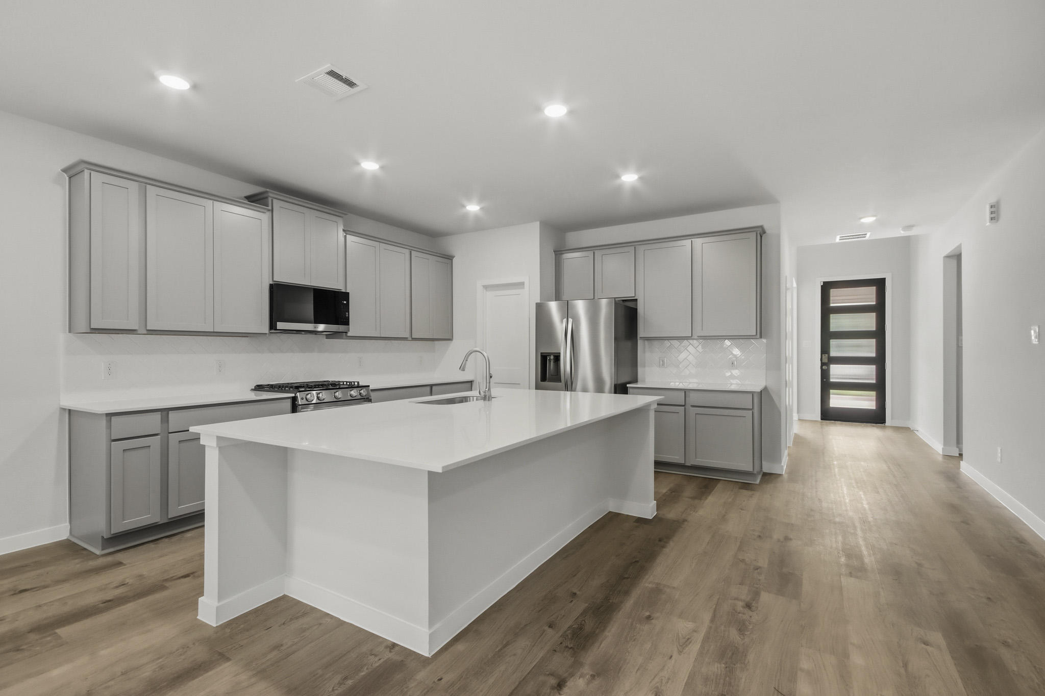 A kitchen with white cabinets.