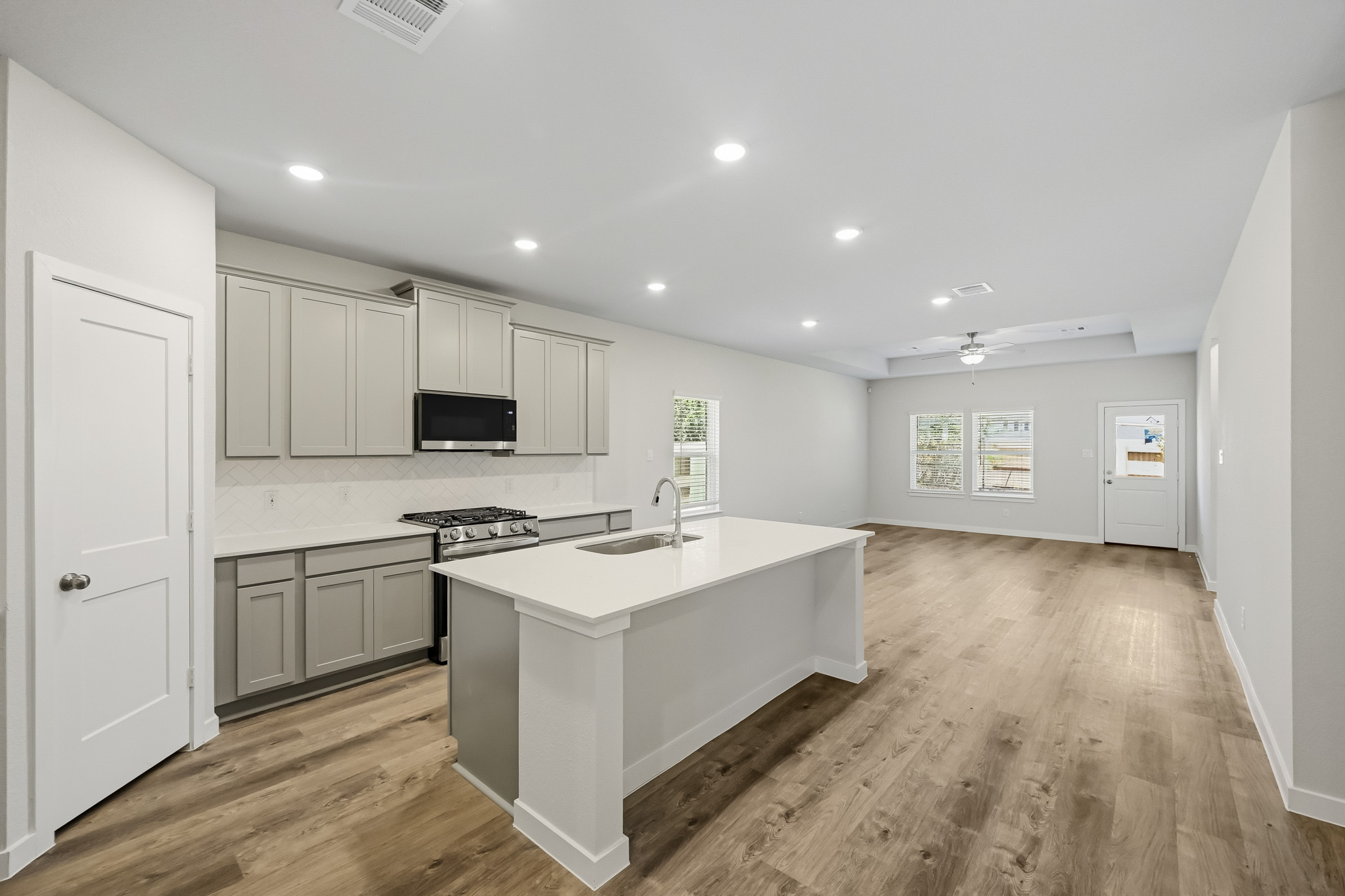 A kitchen with white cabinets.