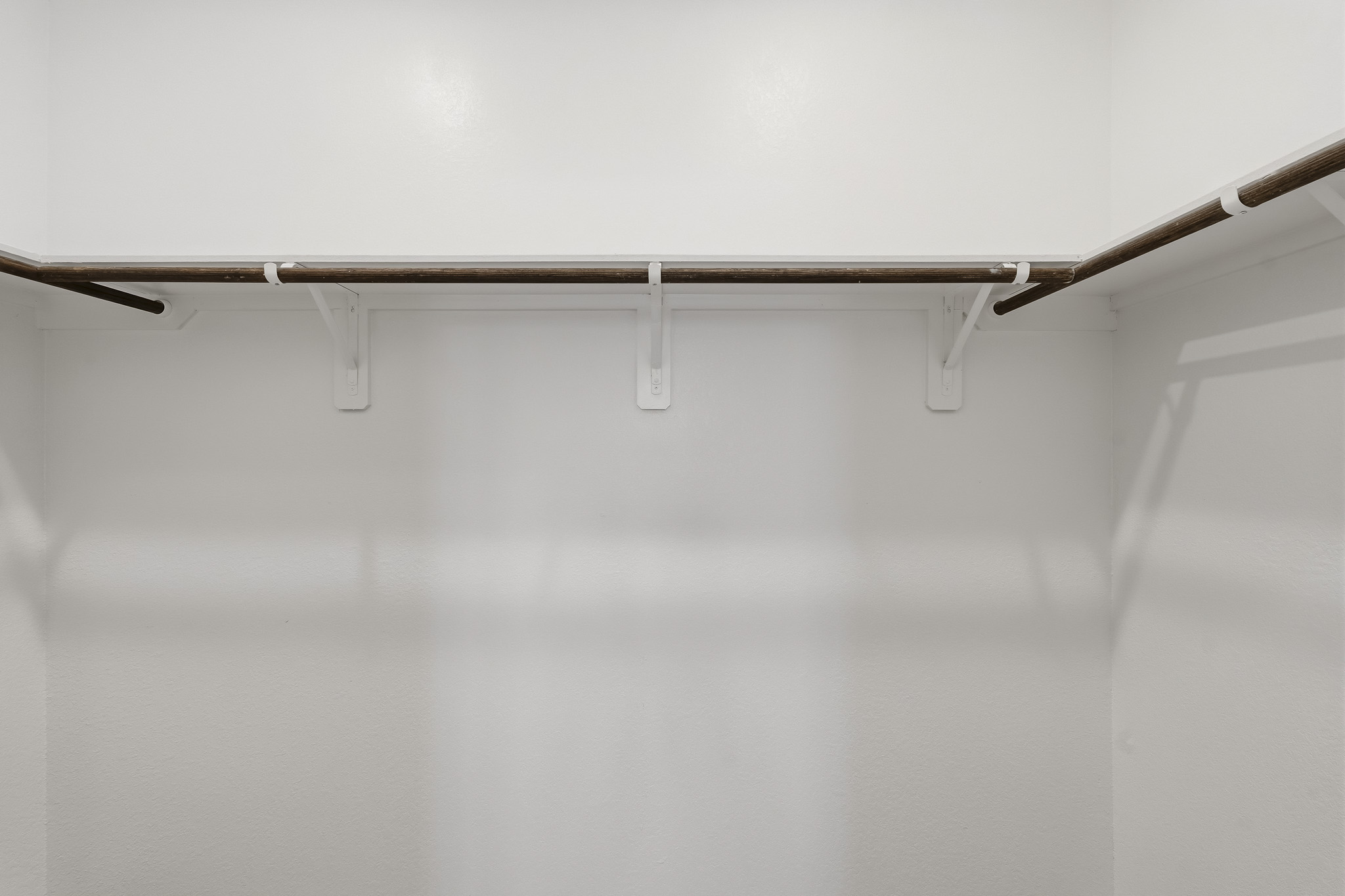 A metal bar with a bar.