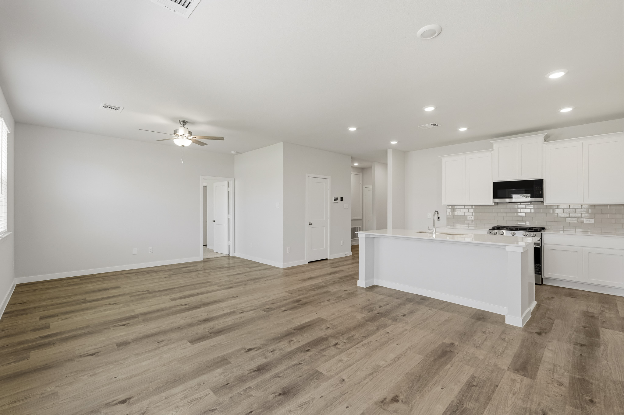 A kitchen with white cabinets.