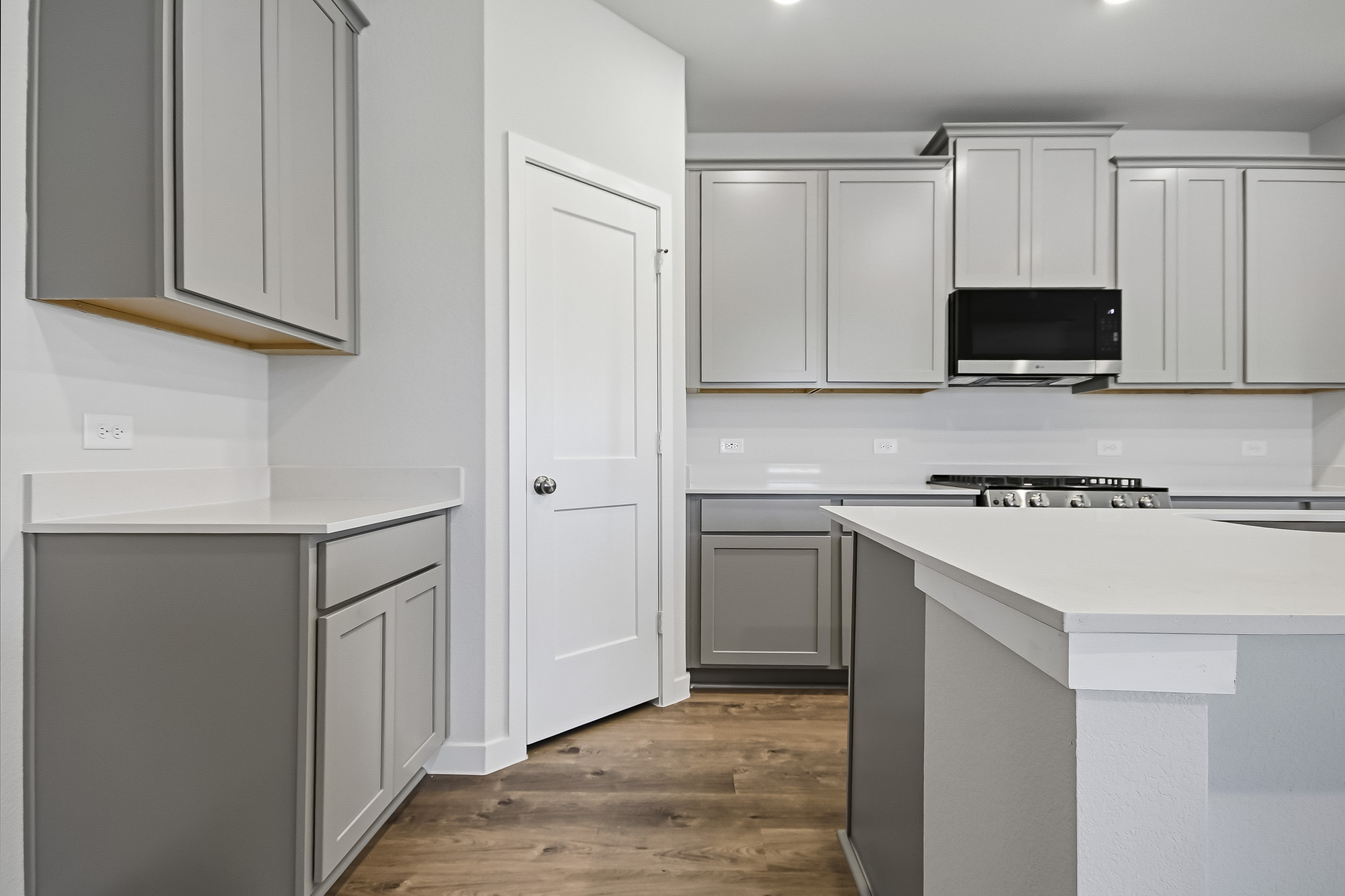 A kitchen with white cabinets.