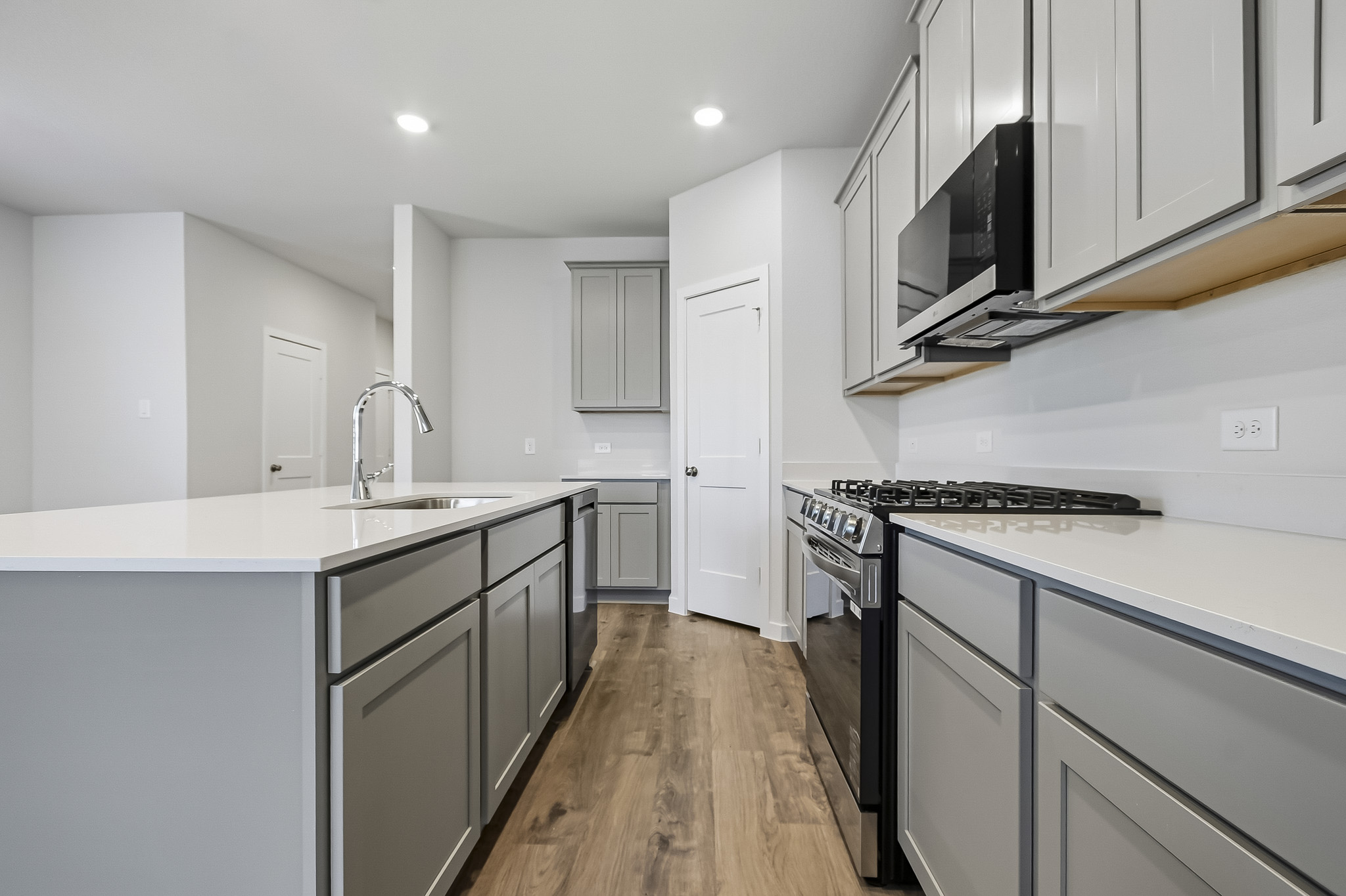 A kitchen with white cabinets.
