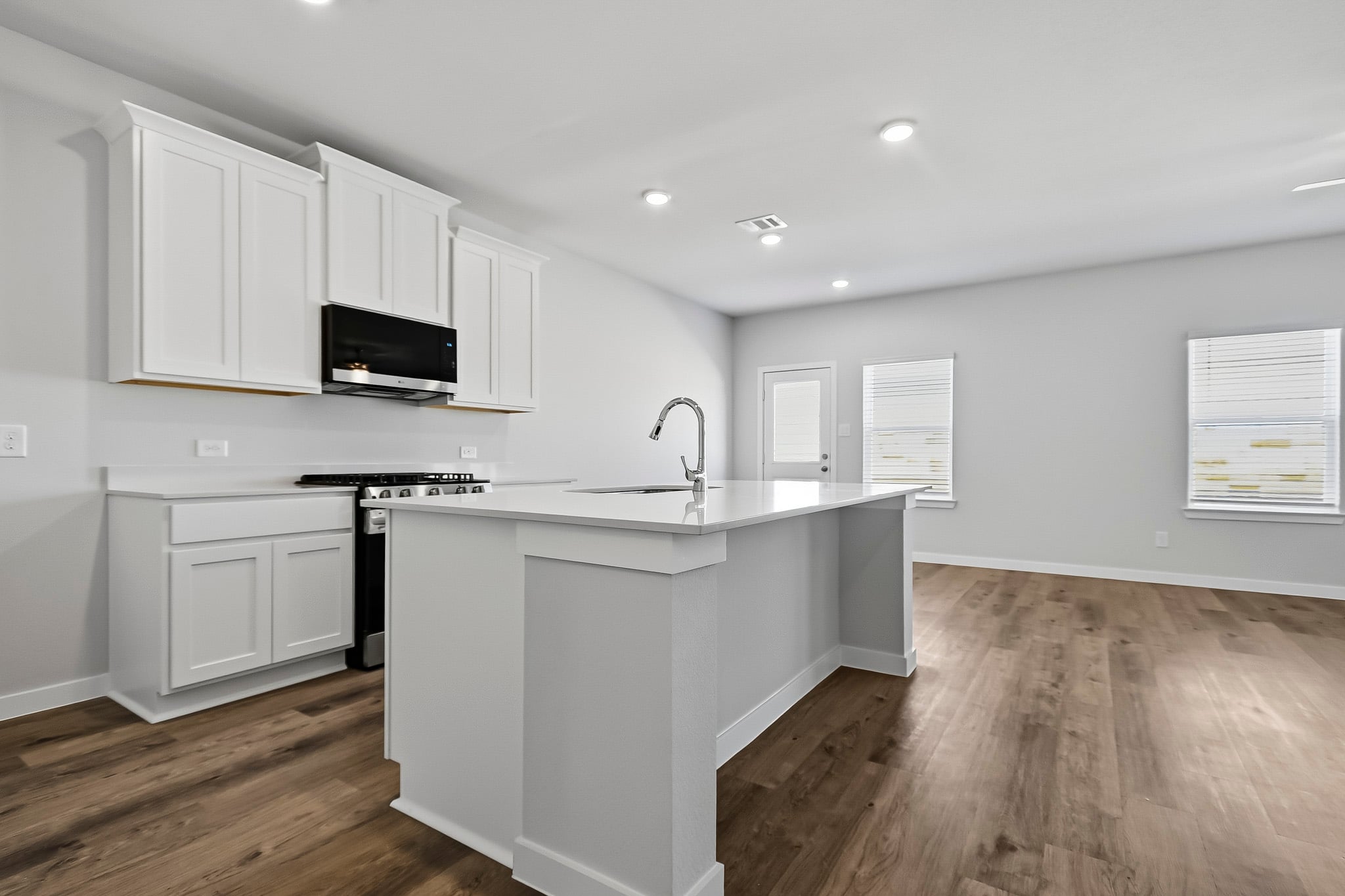 A kitchen with white cabinets.