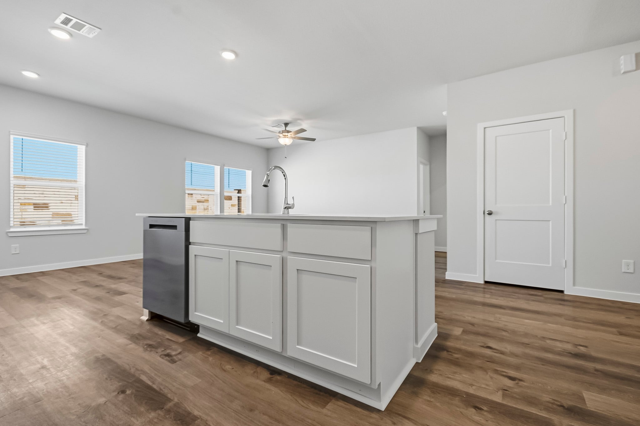 A kitchen with white cabinets.