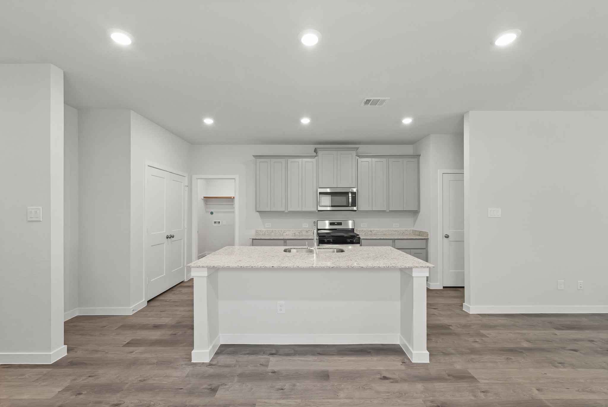 A kitchen with white cabinets.