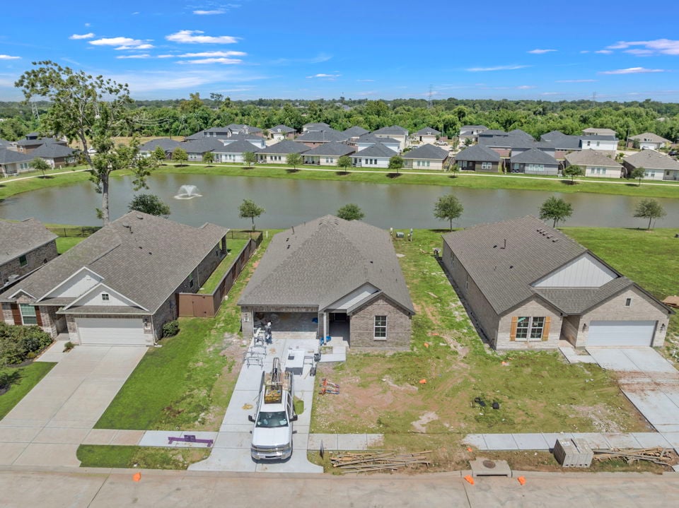 A group of houses next to a body of water.