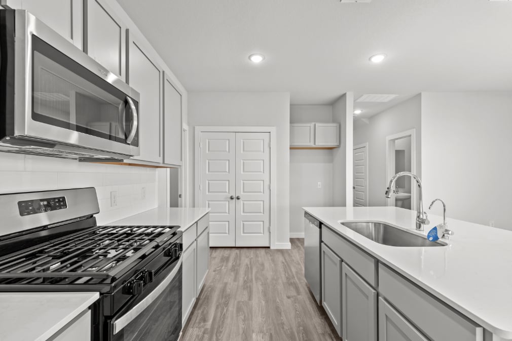 A kitchen with white cabinets.