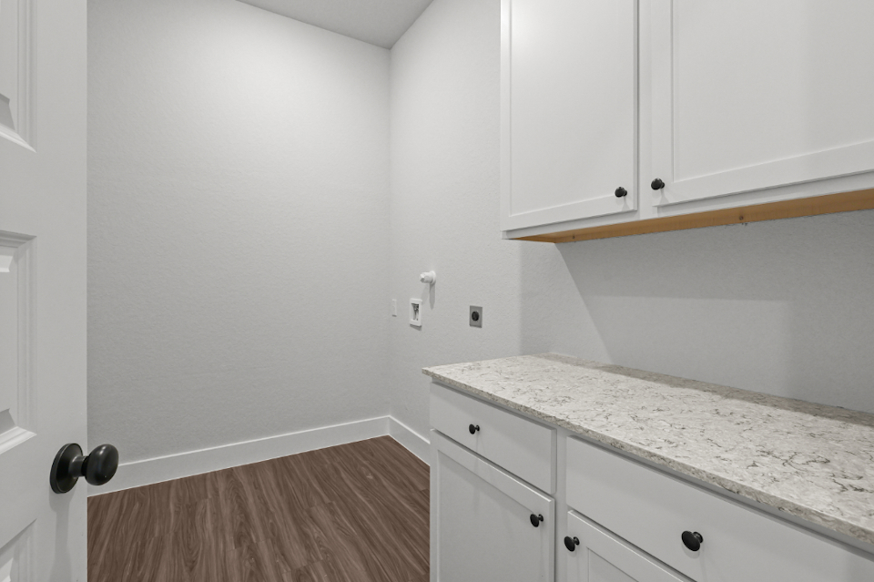 A kitchen with white cabinets.