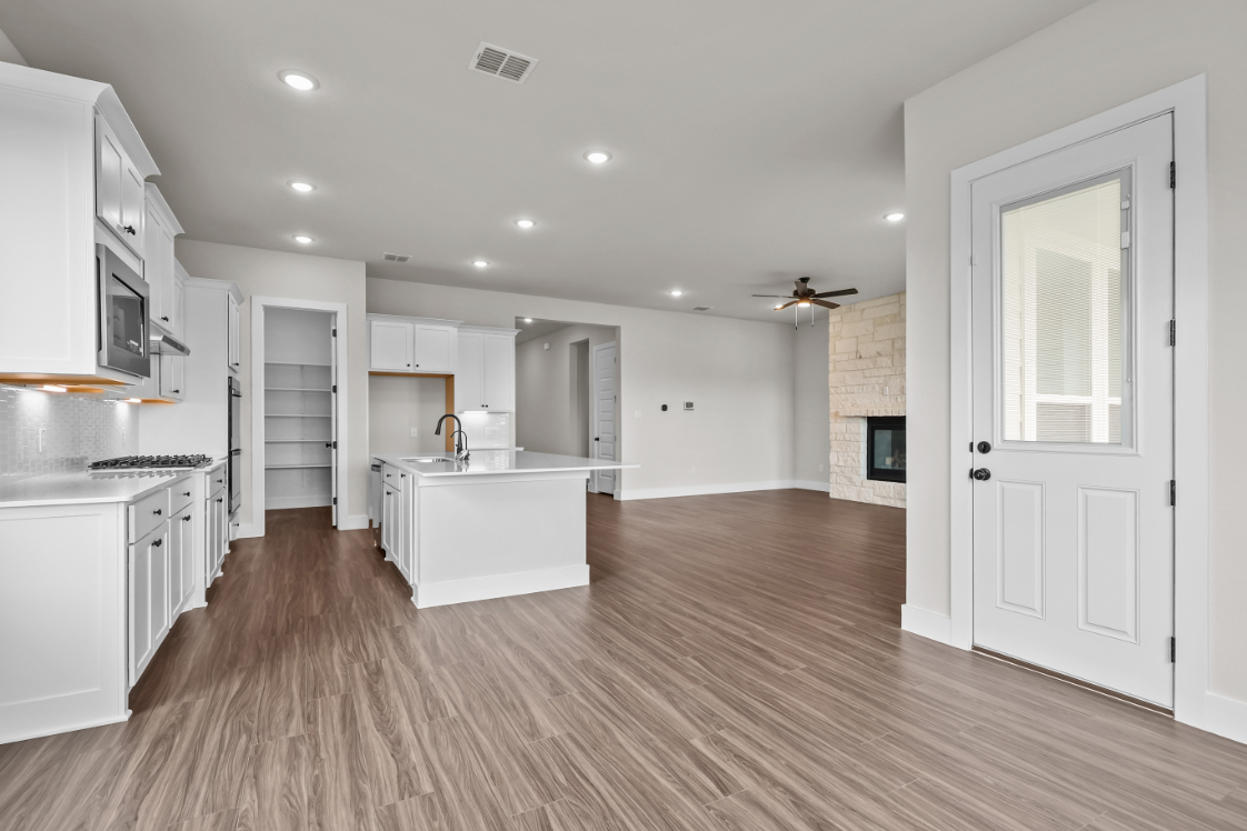 A kitchen with white cabinets.