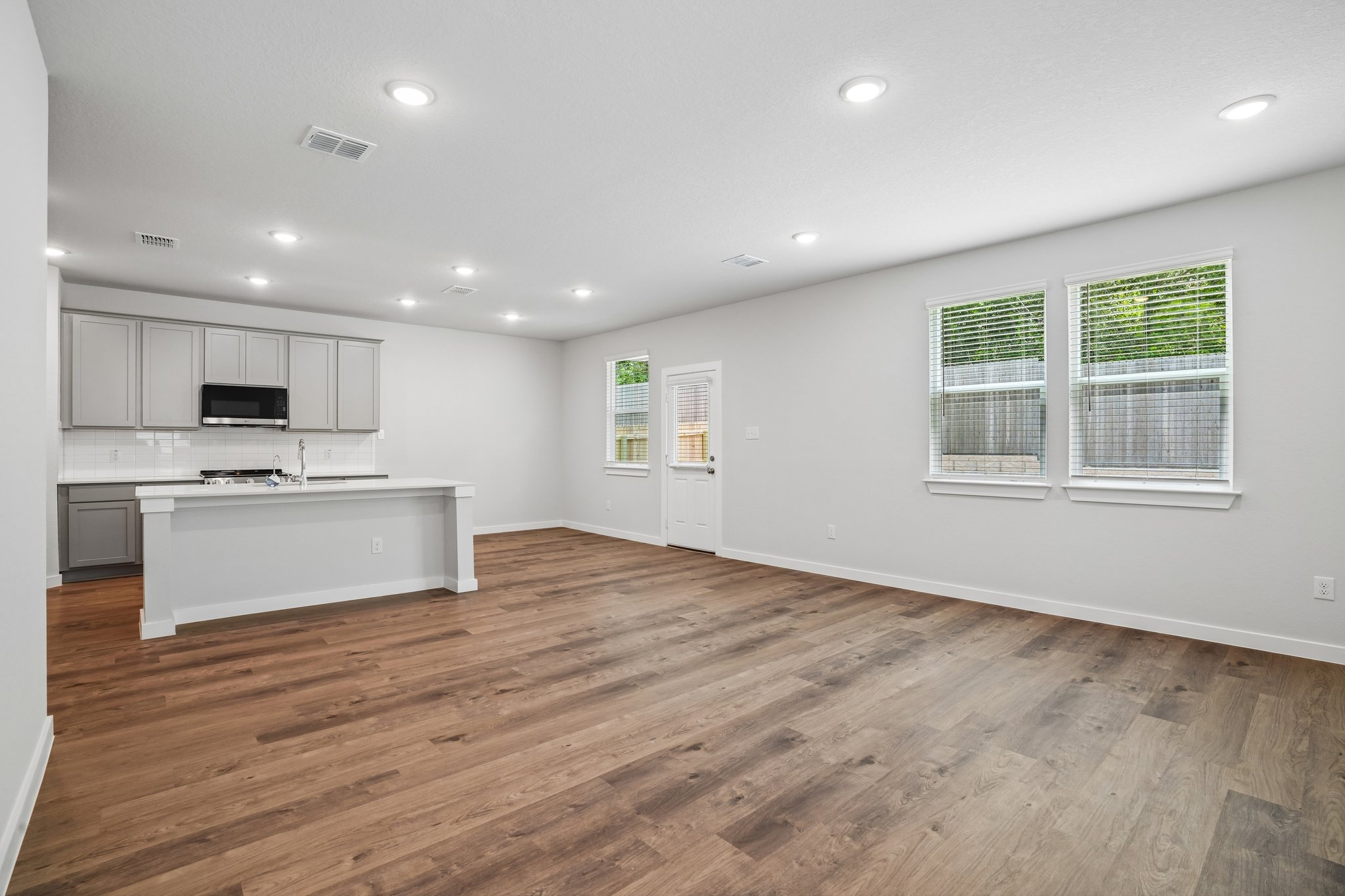 A kitchen with white cabinets.