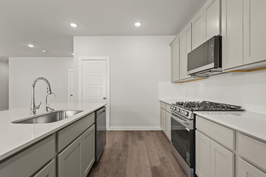 A kitchen with white cabinets.
