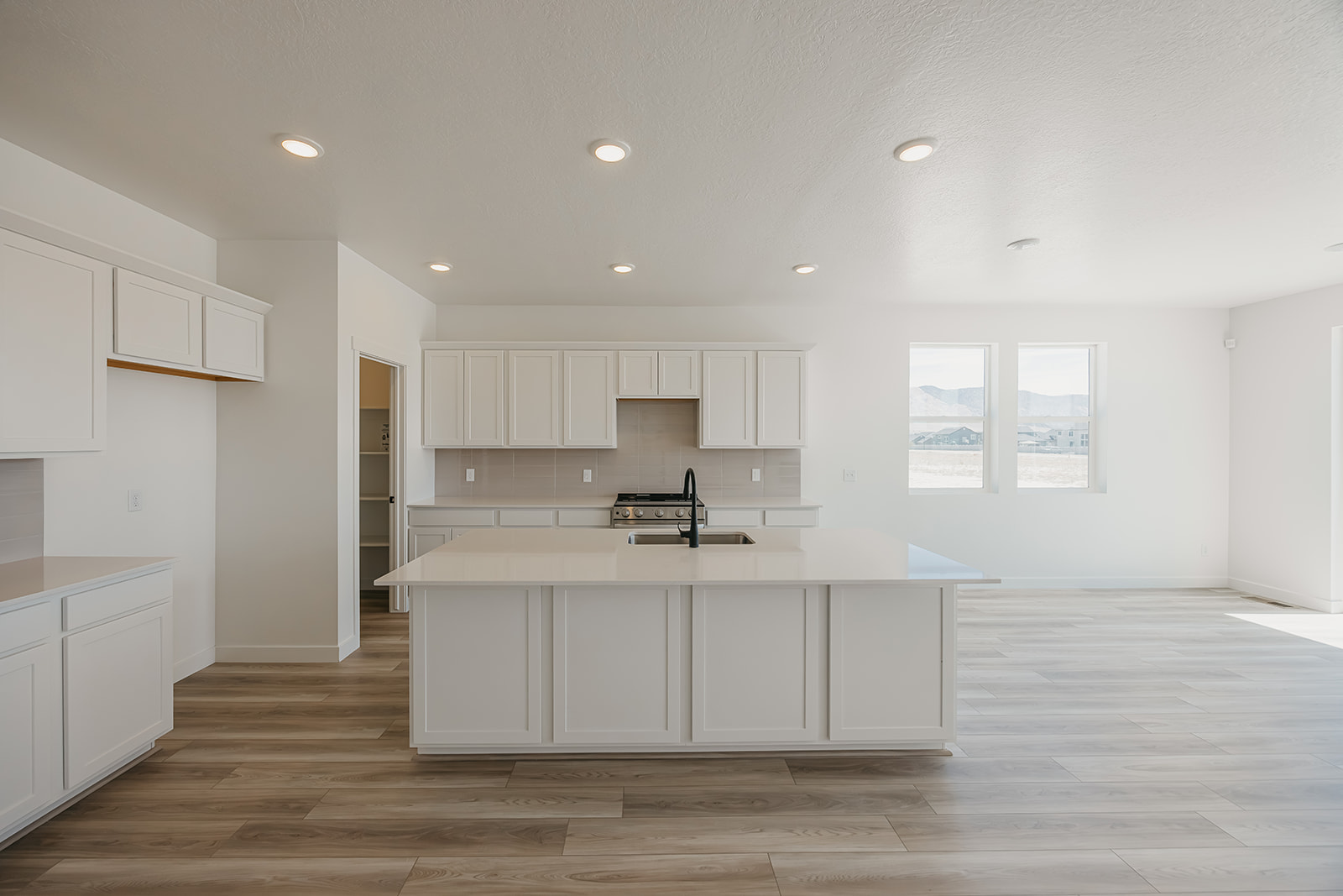 A kitchen with white cabinets.