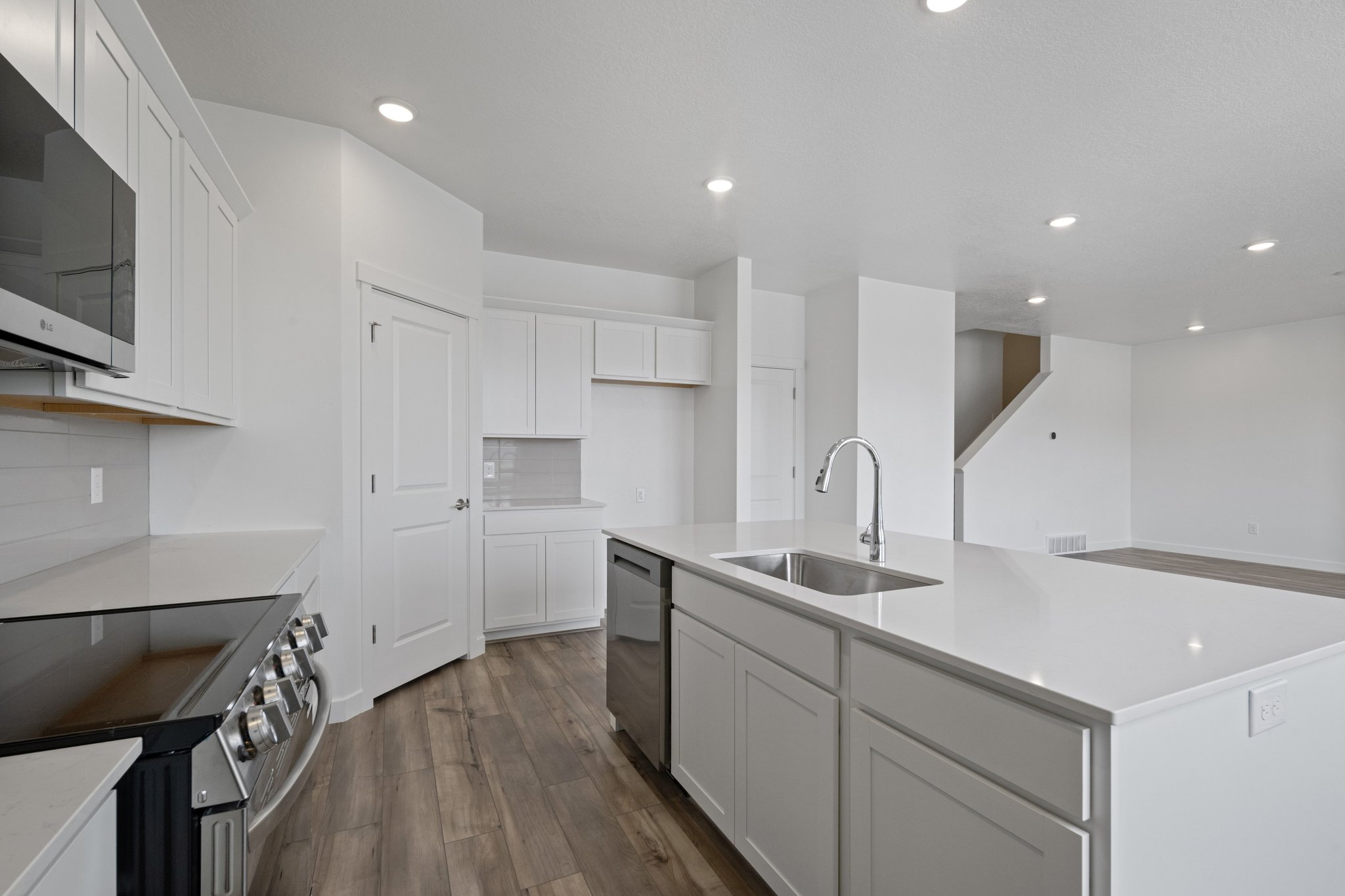 A kitchen with white cabinets.