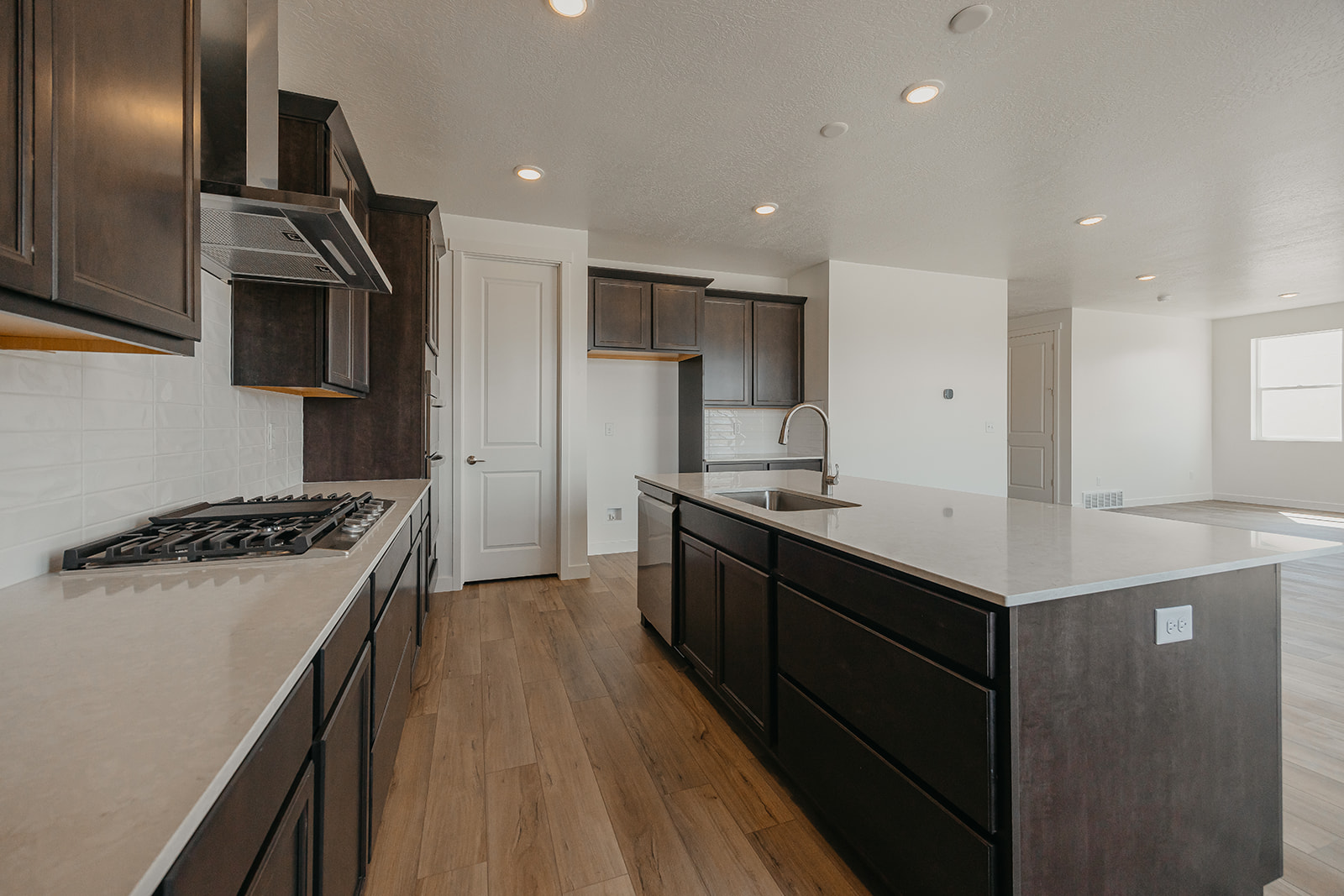 A kitchen with black cabinets.