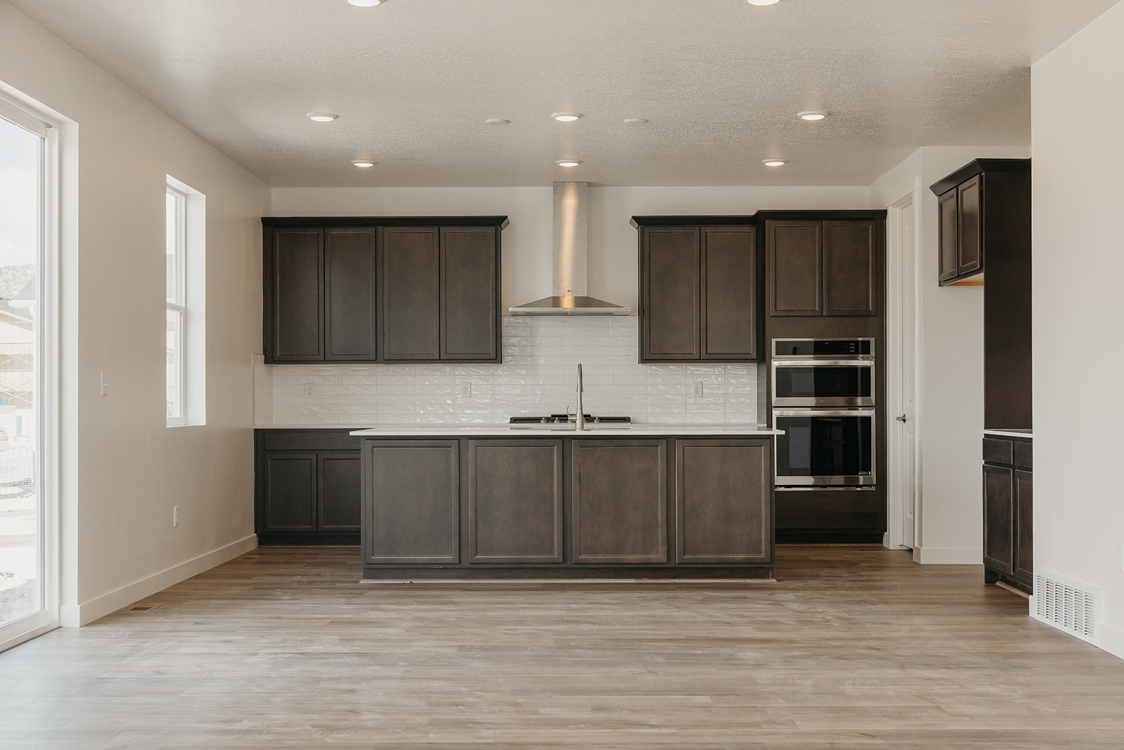 A kitchen with black cabinets.