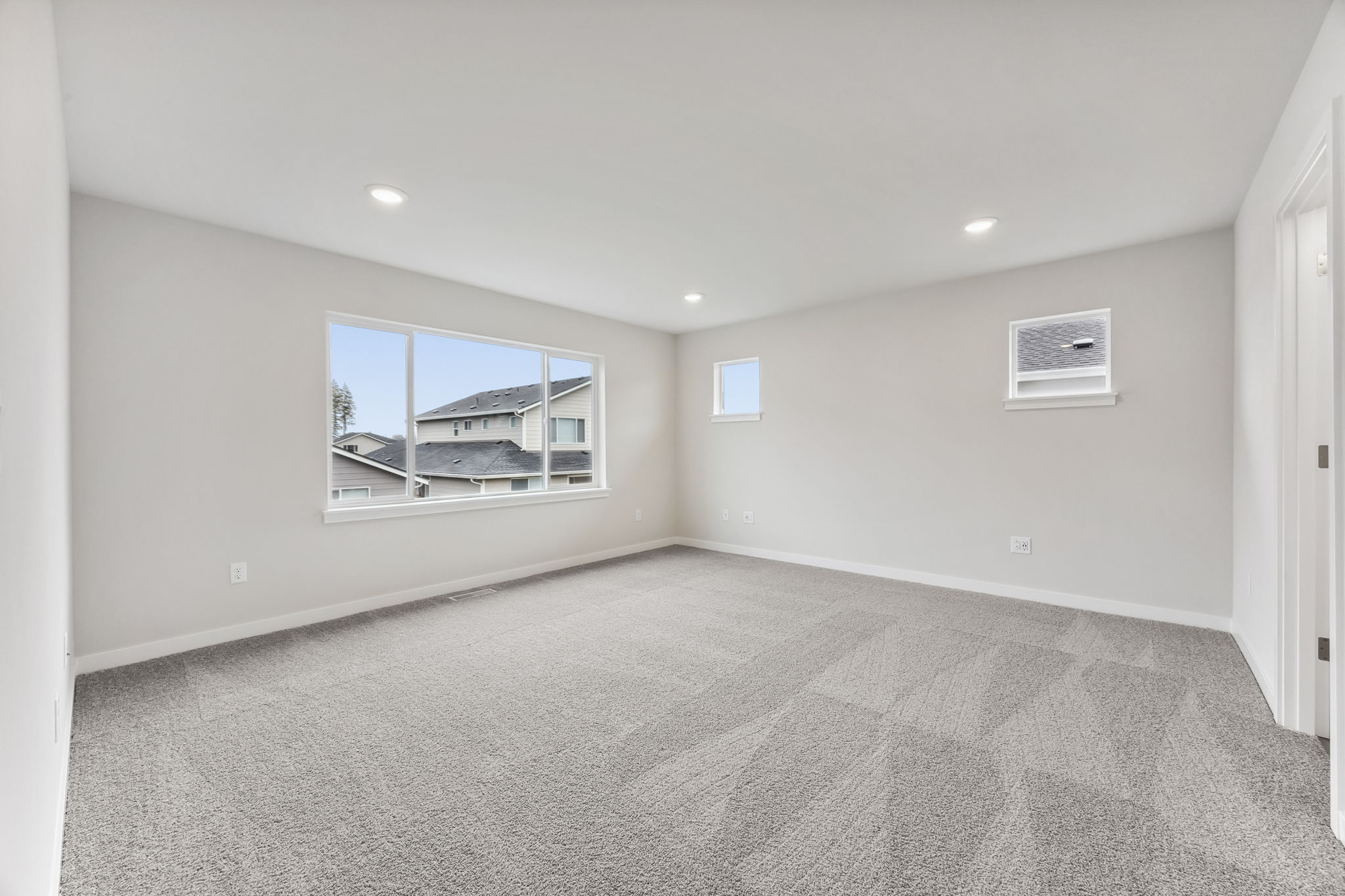 A room with a window and a carpet.