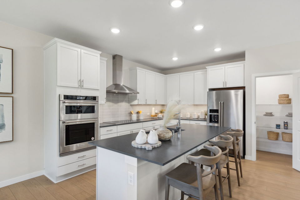 A kitchen with white cabinets.
