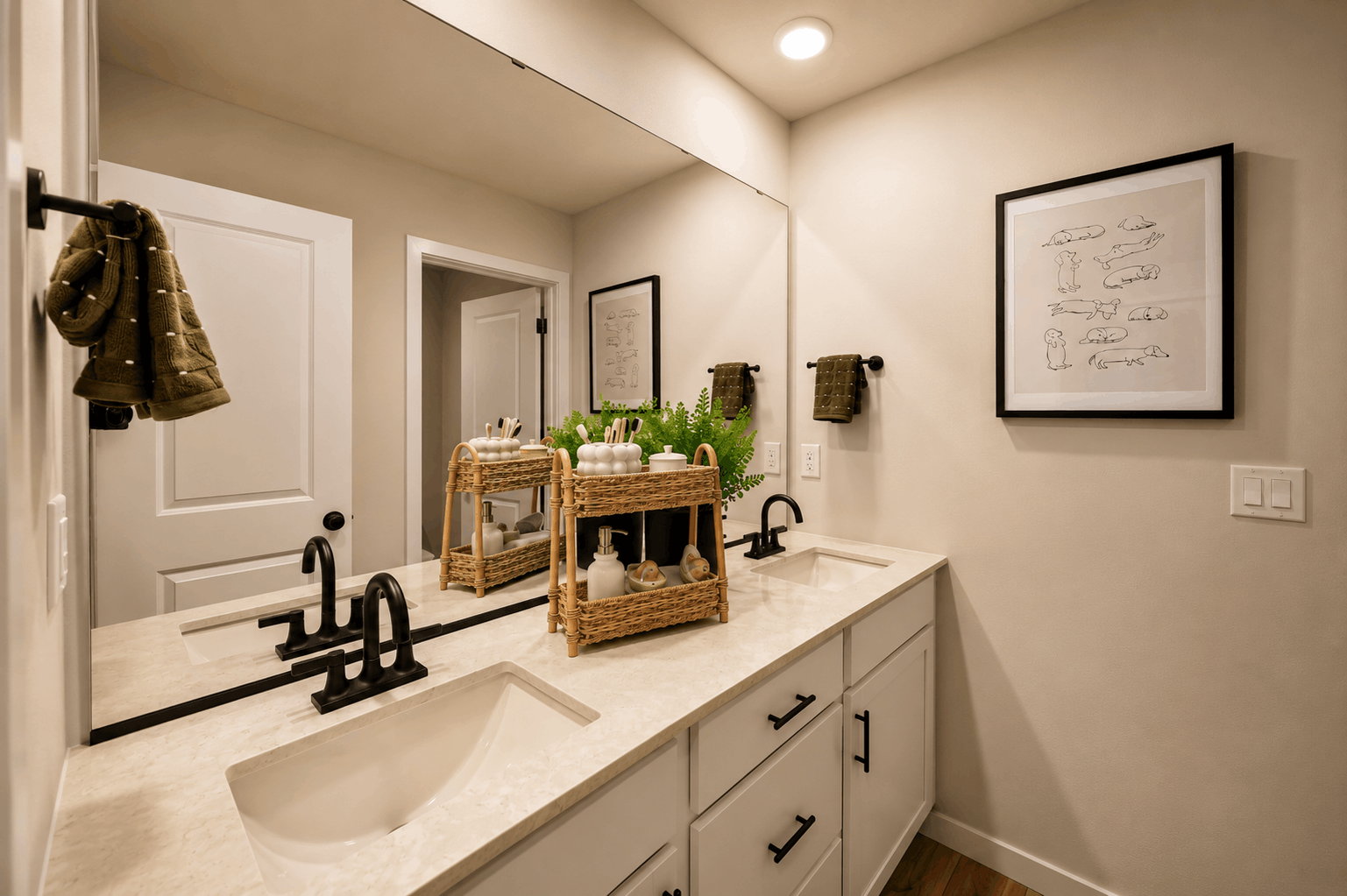 A bathroom with a sink and a mirror.