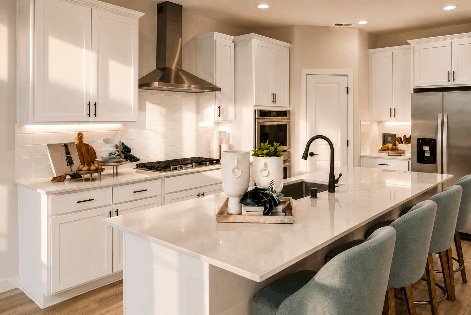 A kitchen with white cabinets.