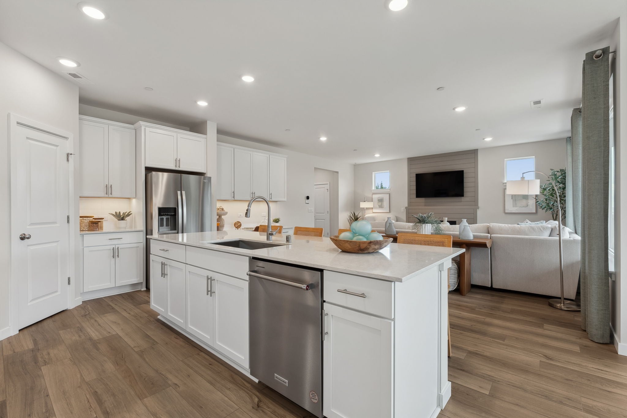 A kitchen with white cabinets.