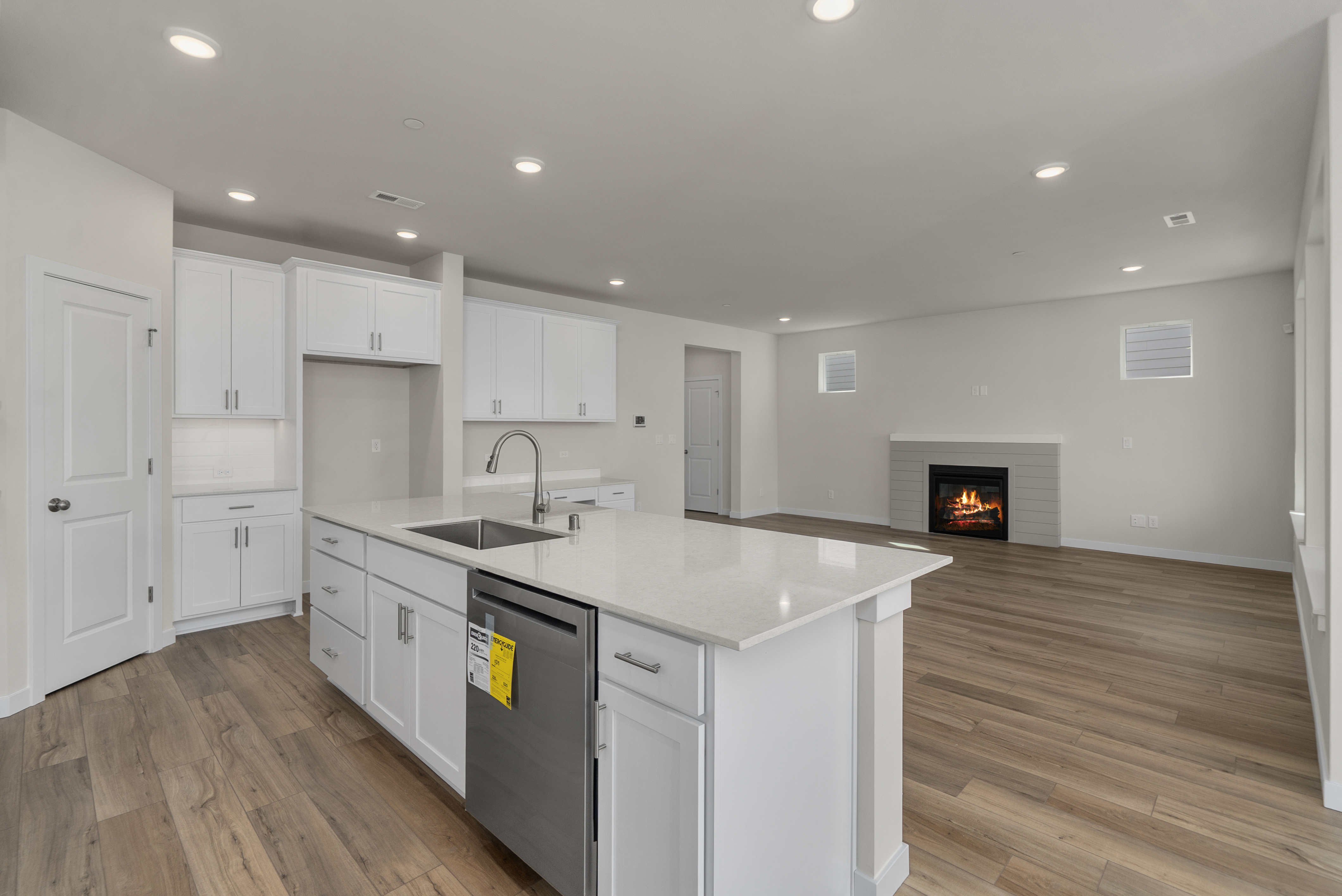 A kitchen with white cabinets.