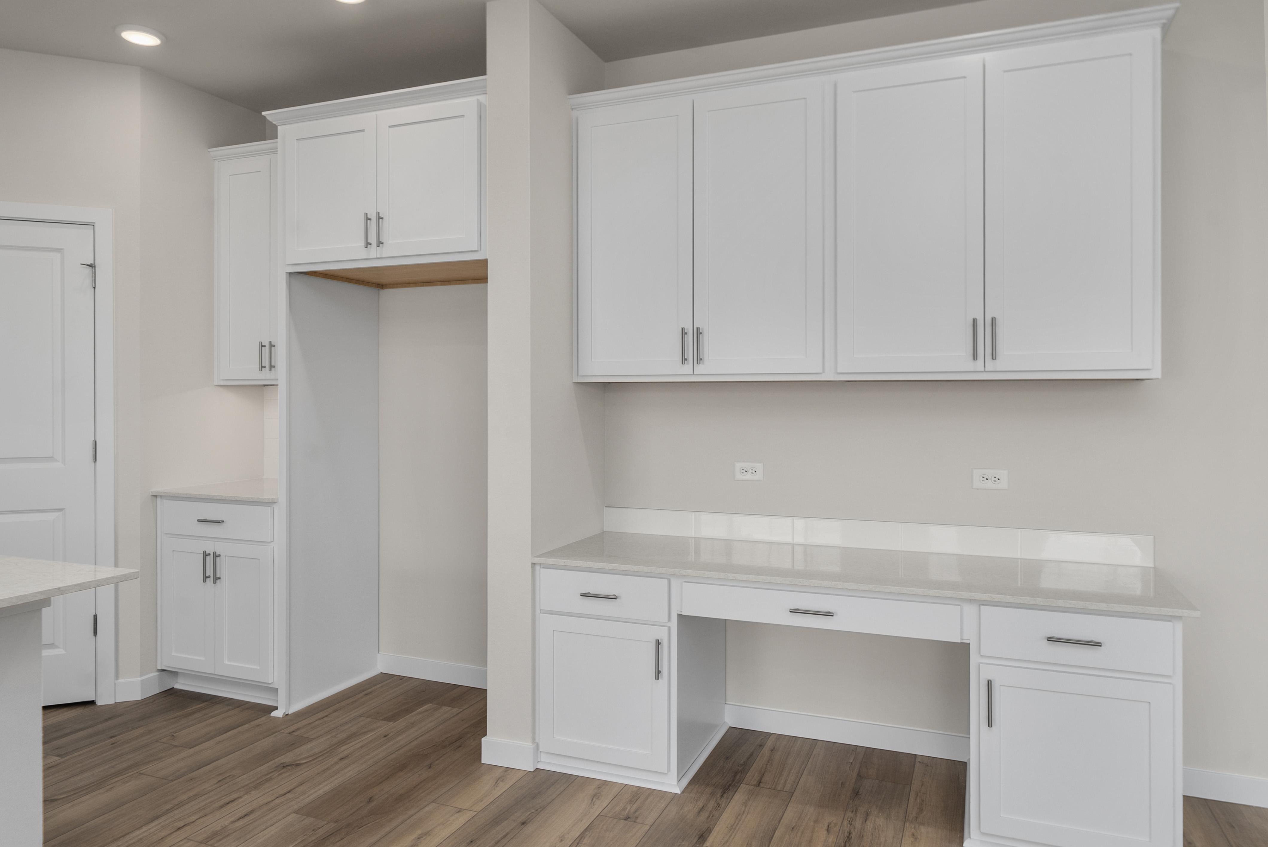 A kitchen with white cabinets.