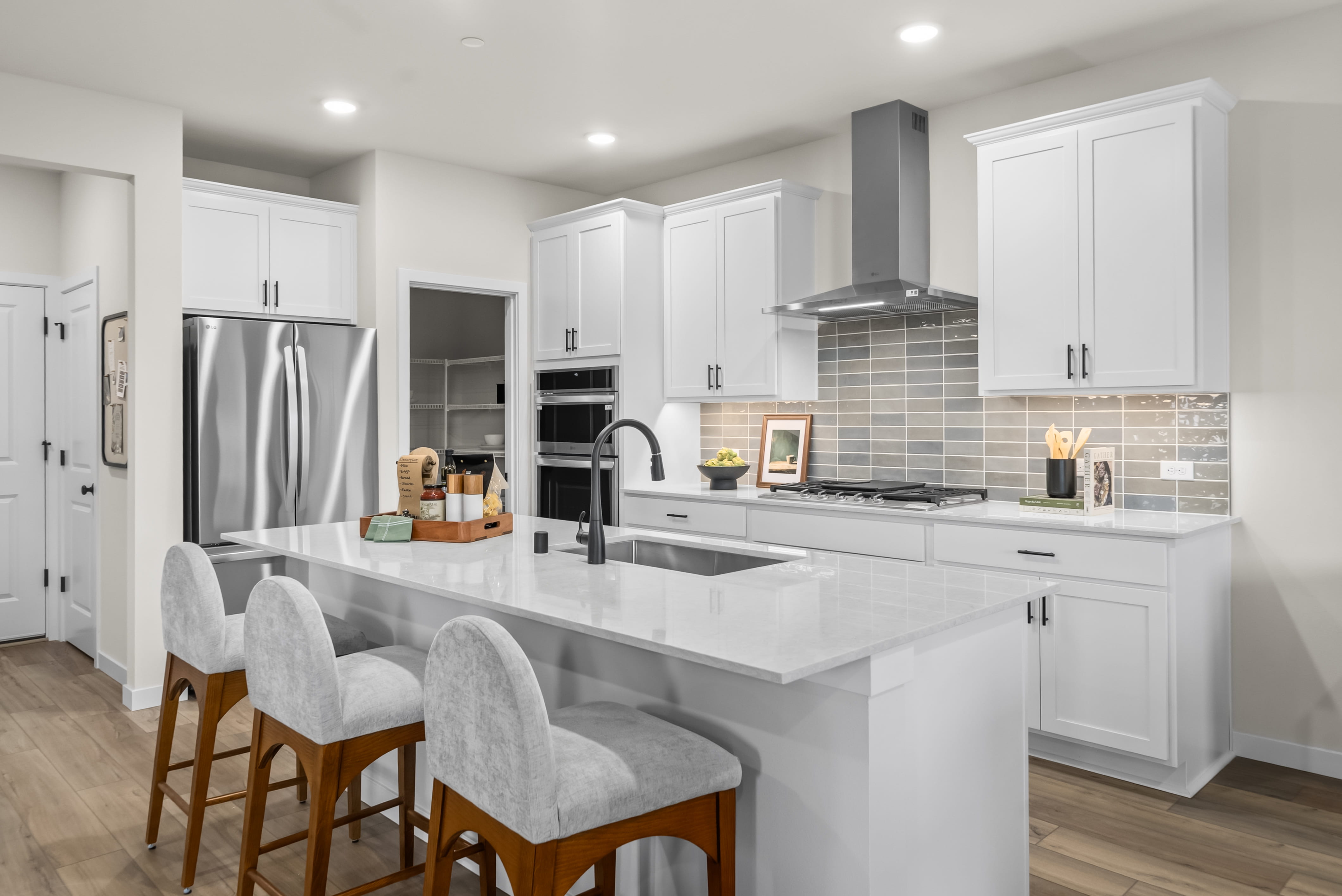 A kitchen with white cabinets.