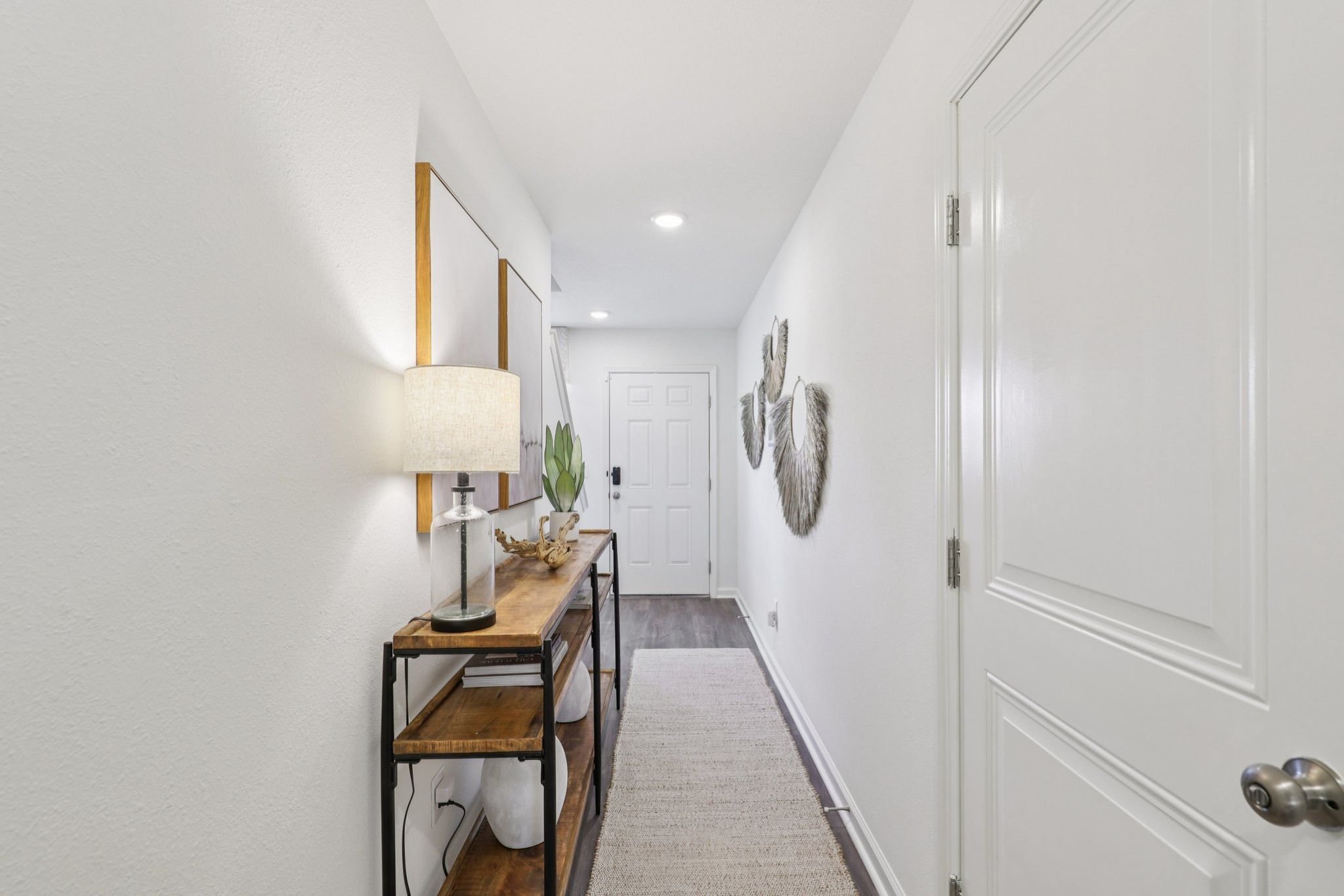 A room with a desk and a lamp.