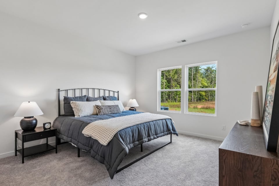 A bedroom with a bed and a desk.