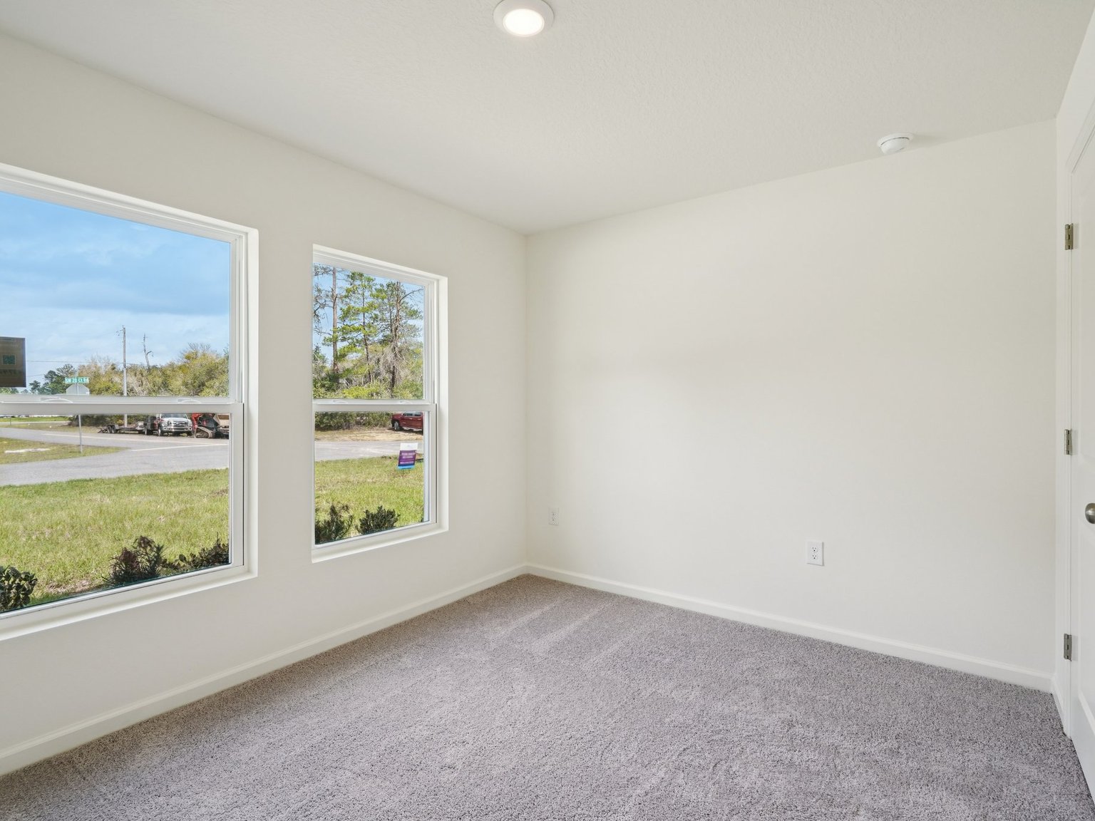 A room with a window and a carpet.
