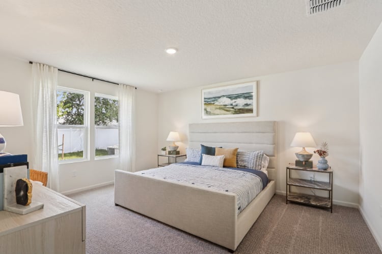 A bedroom with a bed and a desk.