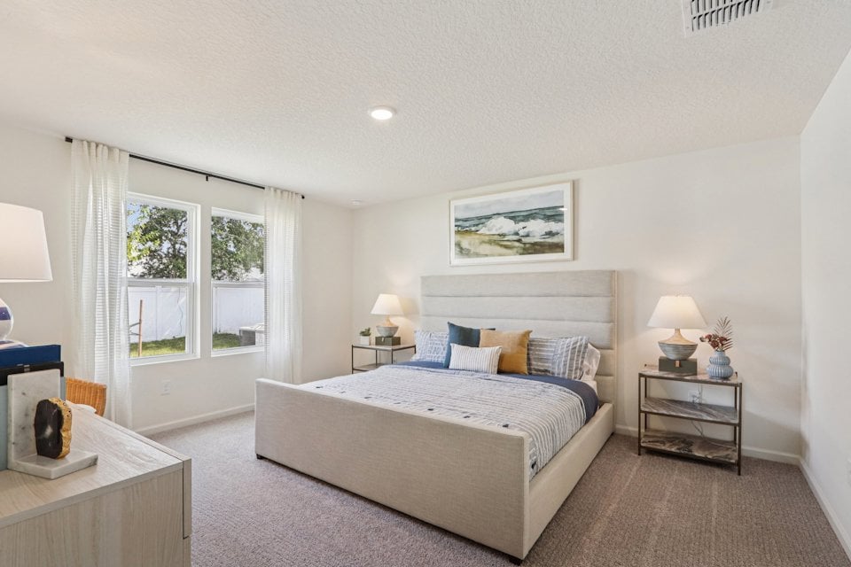 A bedroom with a bed and a desk.